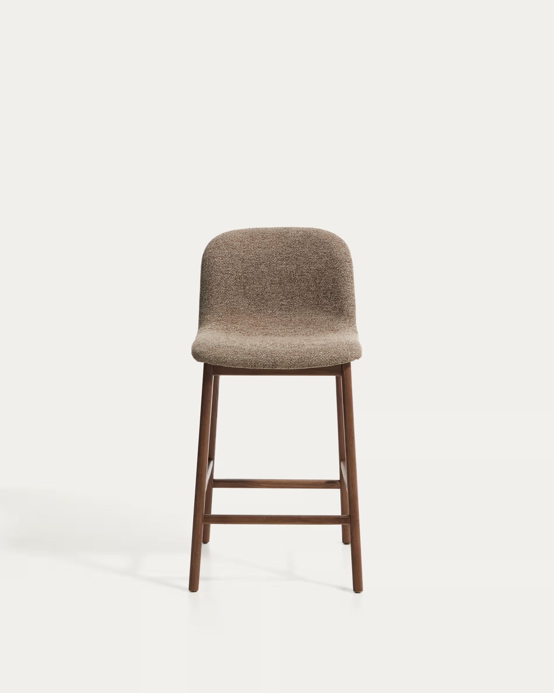 Hocker ELNOR in braunem Chenille mit Eichenbasis