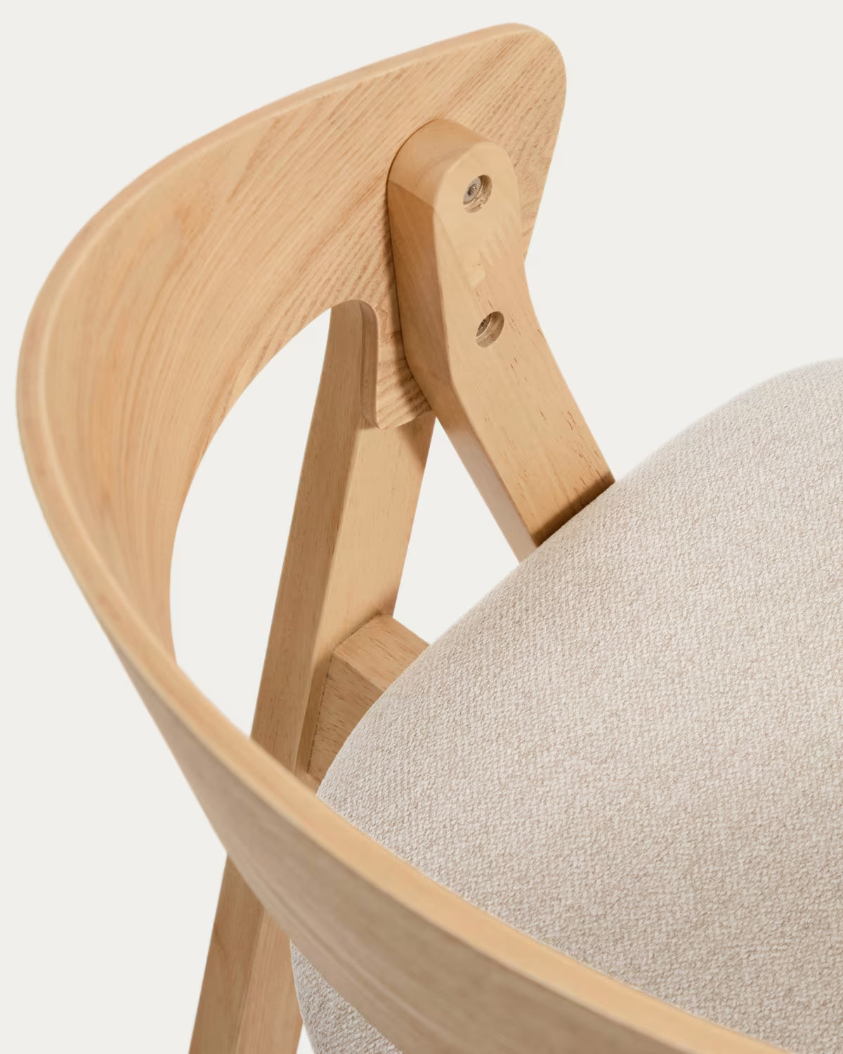 Barhocker GODIA in beigem Chenille mit furniertem Eichenfuß.