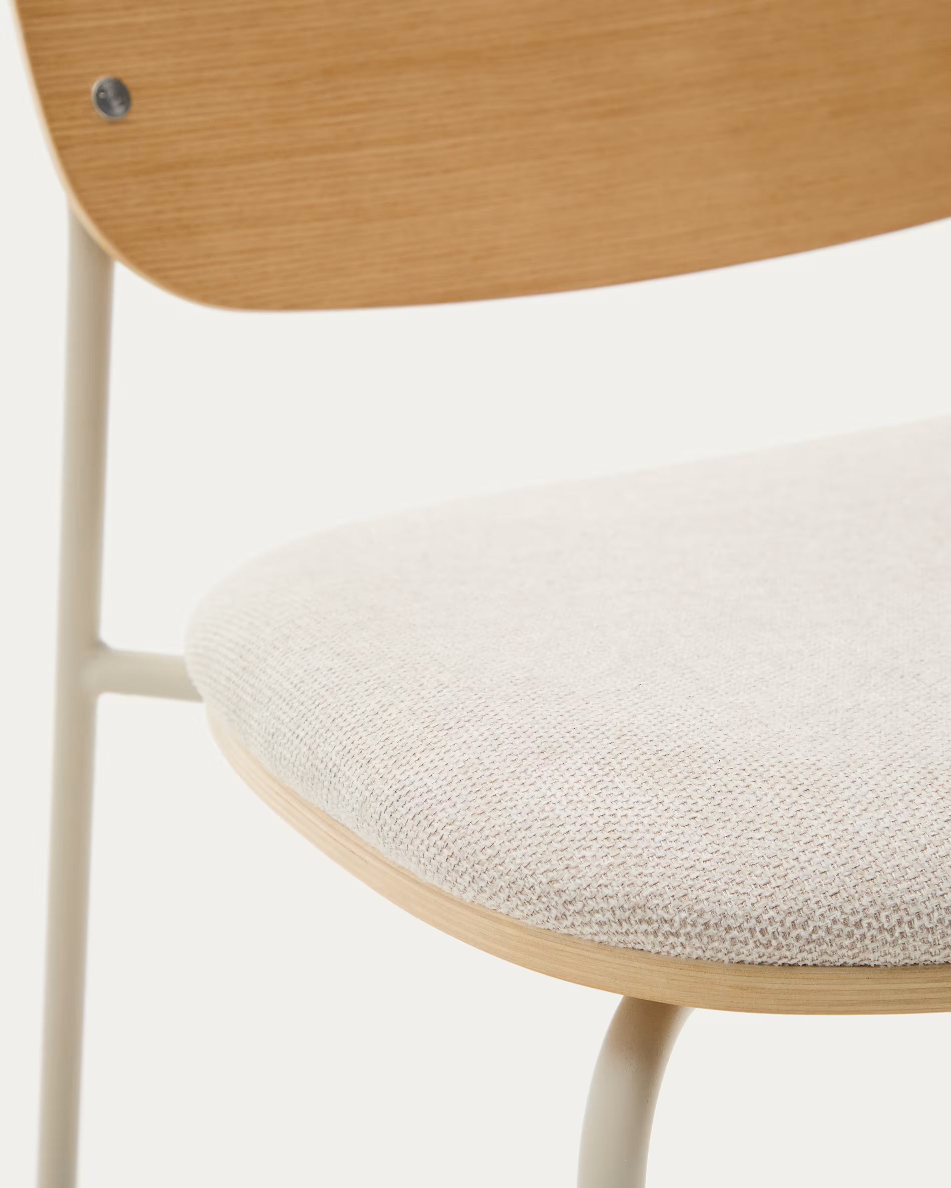 Stuhl MELI aus Pappelsperrholz mit beigem Chenille-Sitz