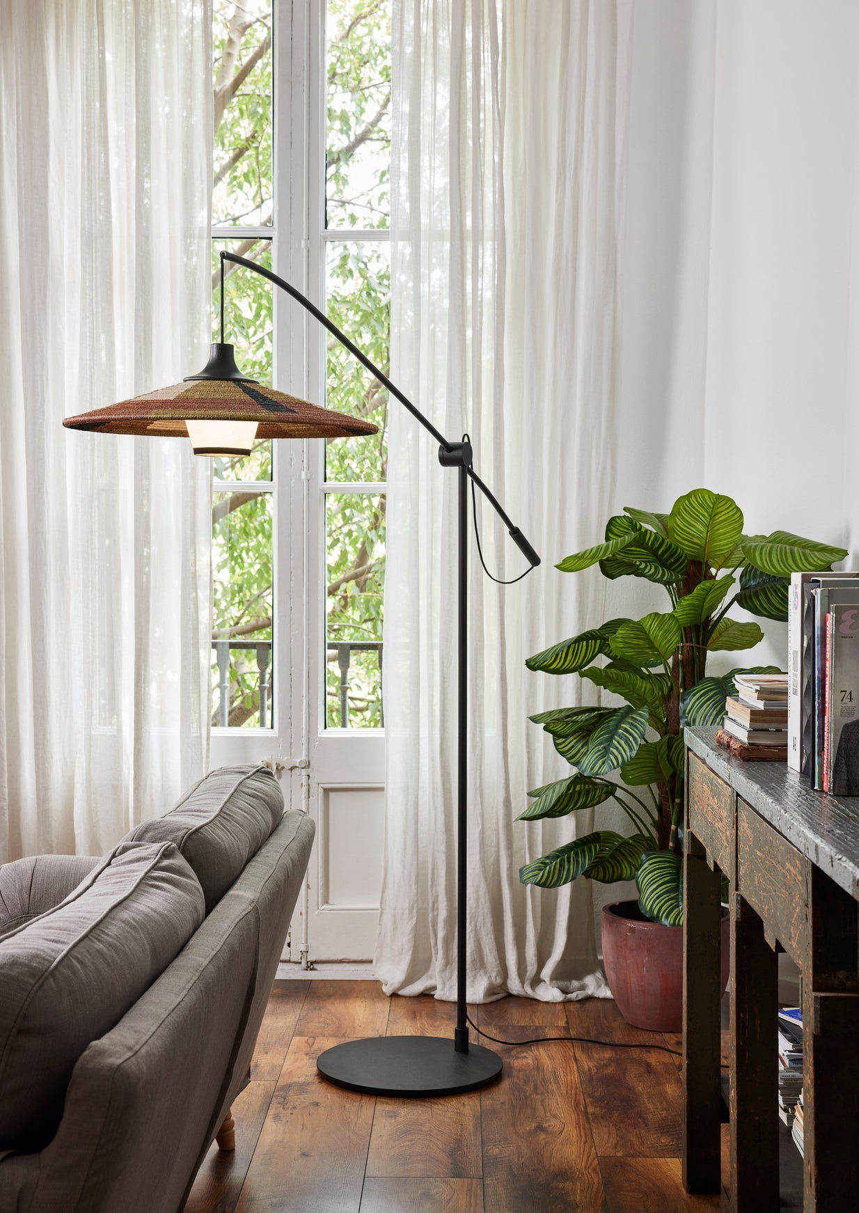 Parrot brown floor lamp