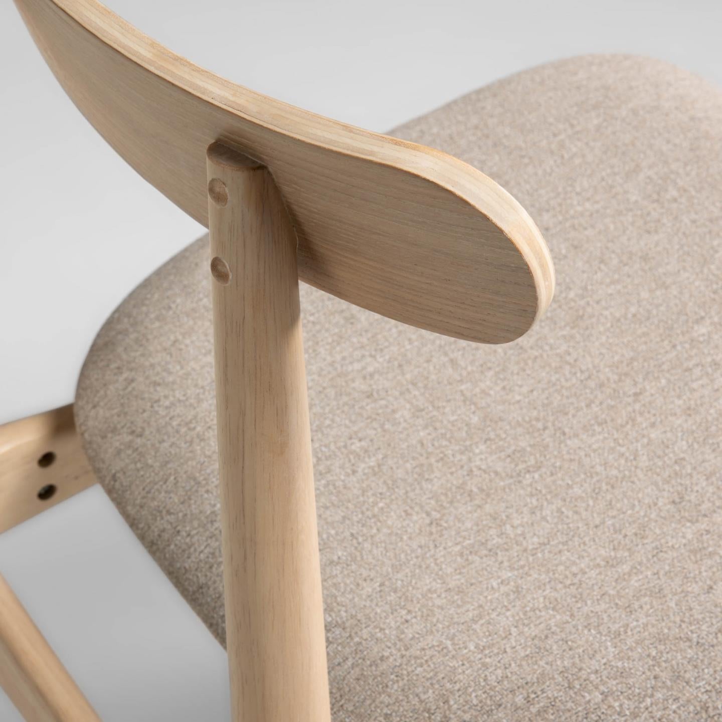 Krzesło NAYME beżowy [sprzedawany pod CC1344AB12 x2] La Forma    Eye on Design