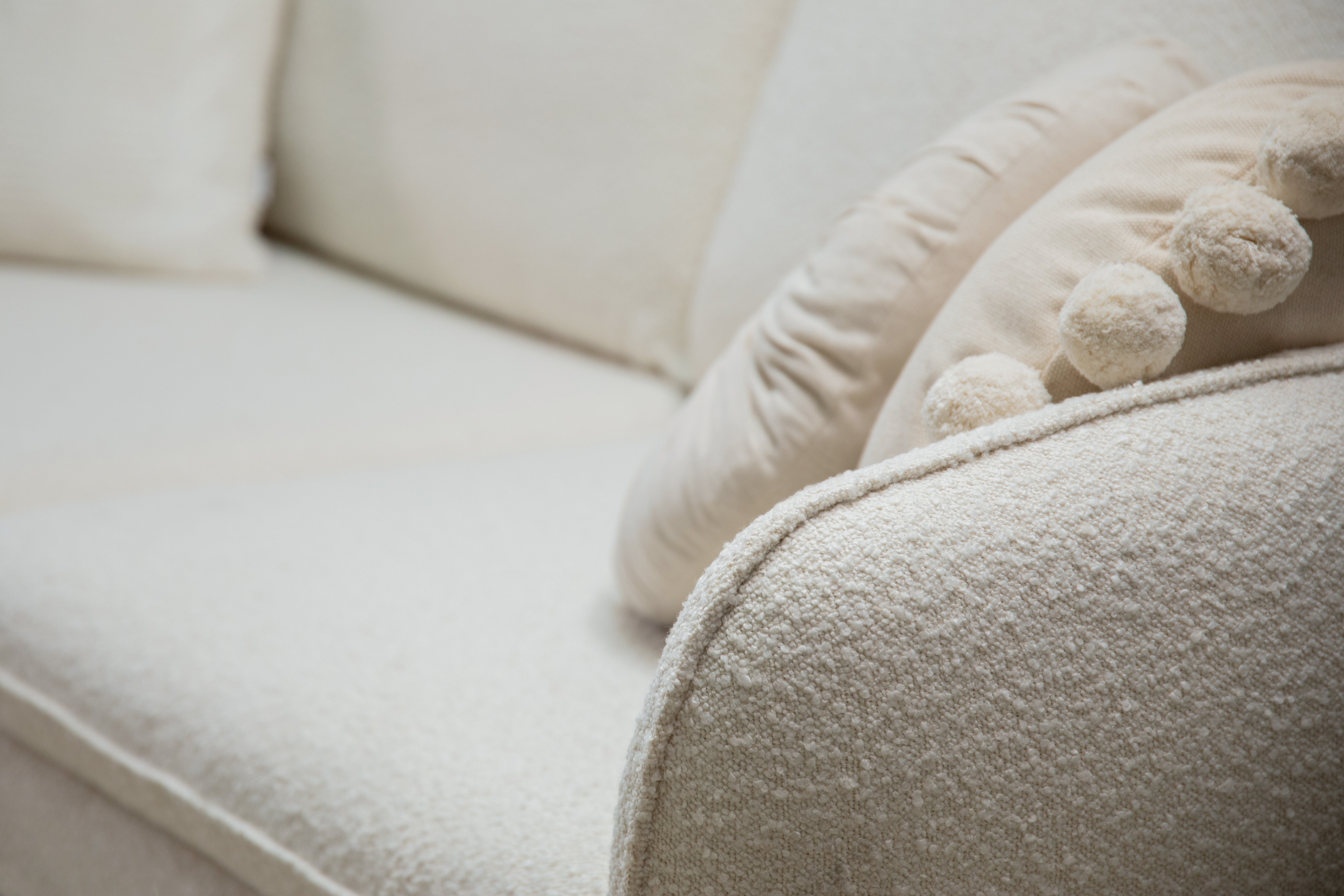 Left-facing 6-seater corner sofa VIENNA in gray boucle with a black base