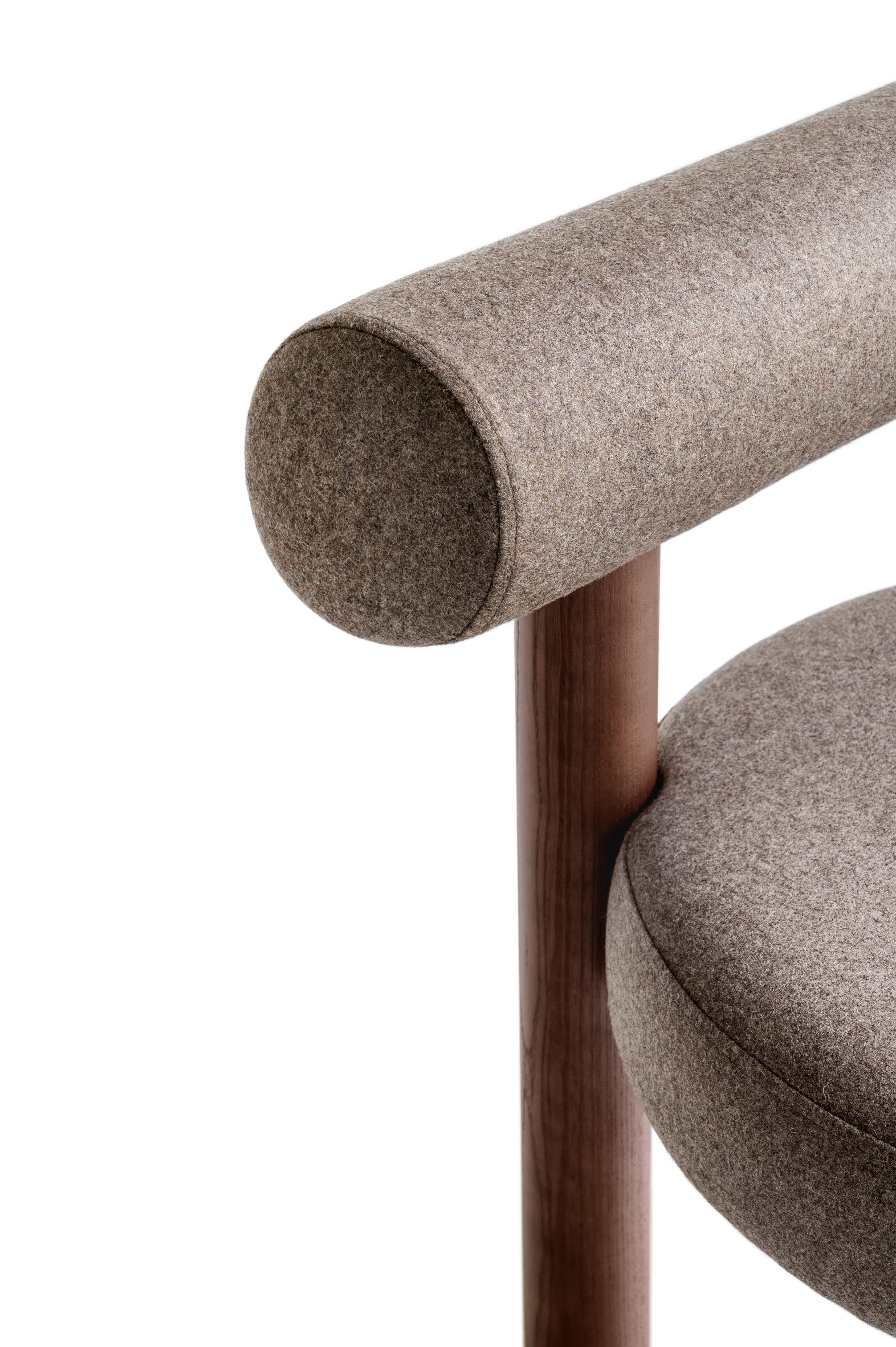 Polsterstuhl GROPIUS CS2 mit Holzgestell