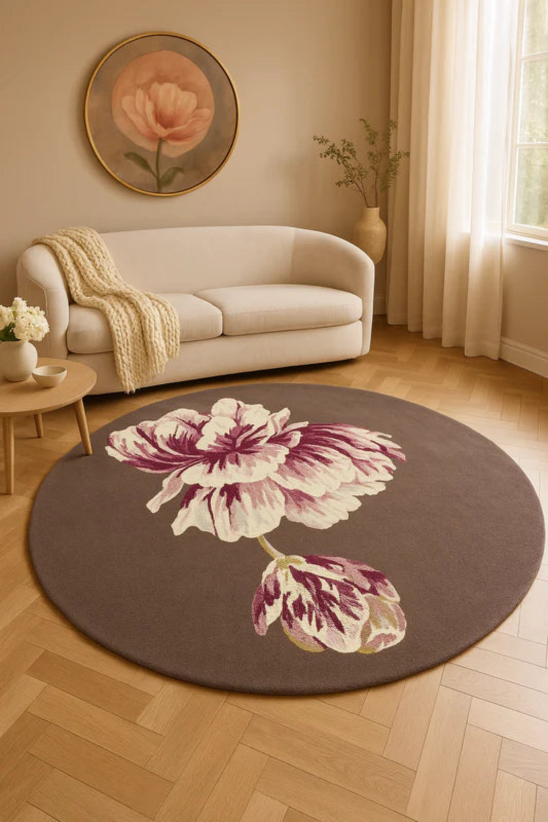 Runder Teppich TRANQUILITY ROUND AUBERGINE mit braunen und rosa Blumen [Monika] [Amelia spr]