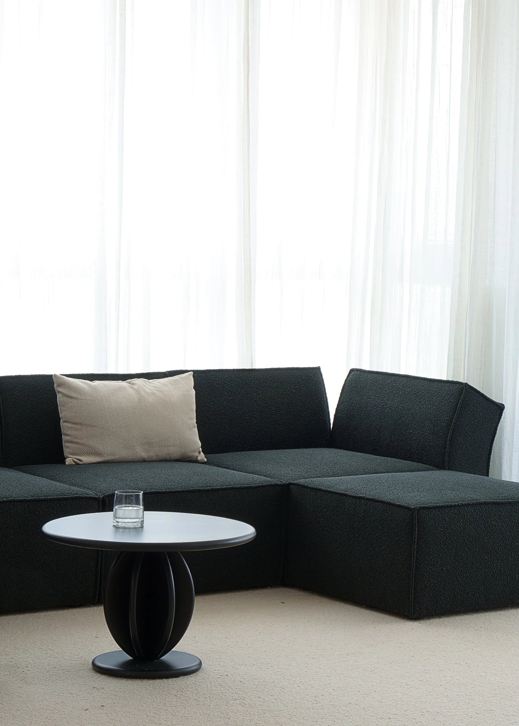 Modulsofa ANDO - linkes Element in hellgrauem Boucle
