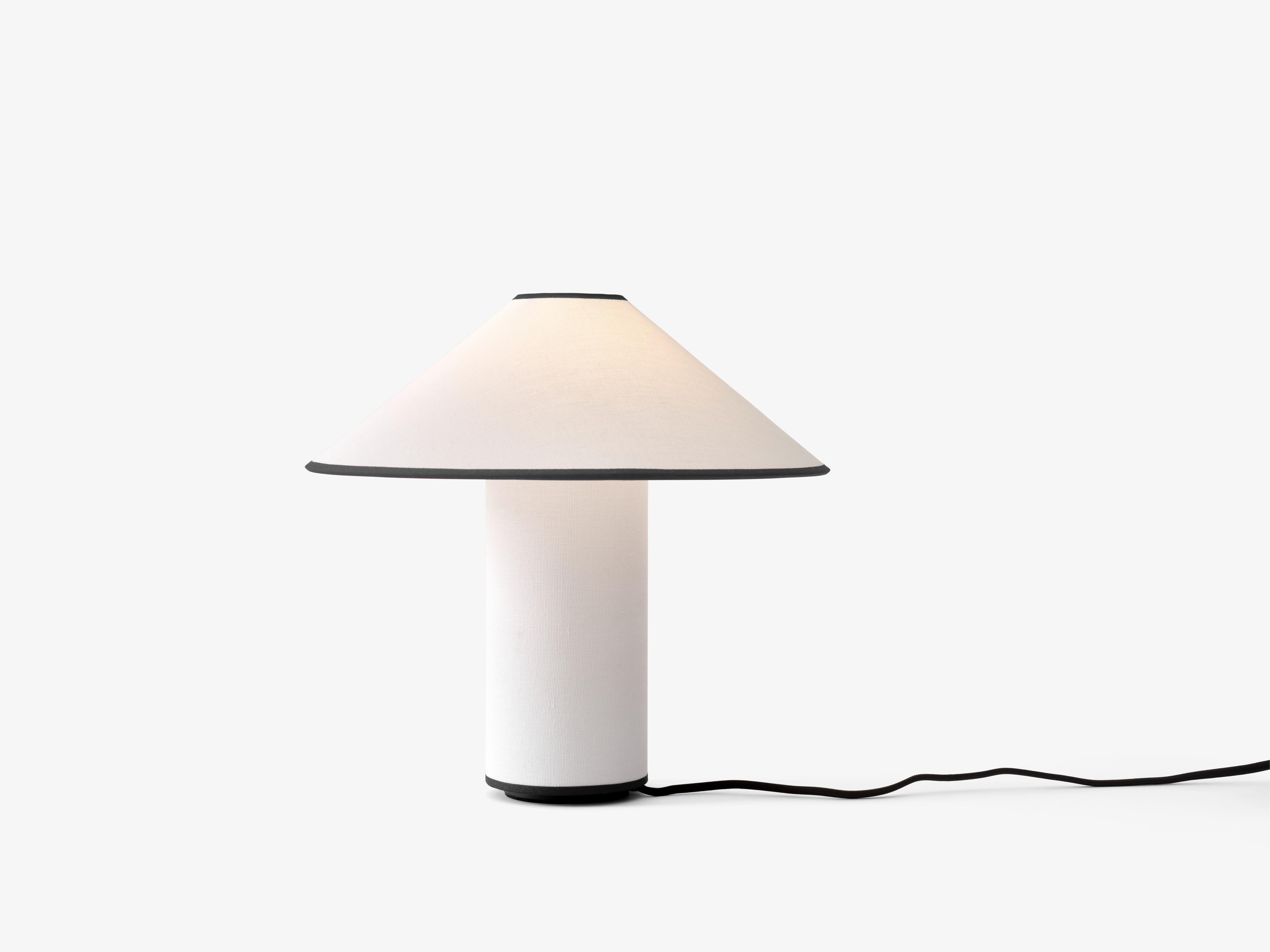Tischlampe COLETTE ATD6 in Weiß mit schwarzem Finish