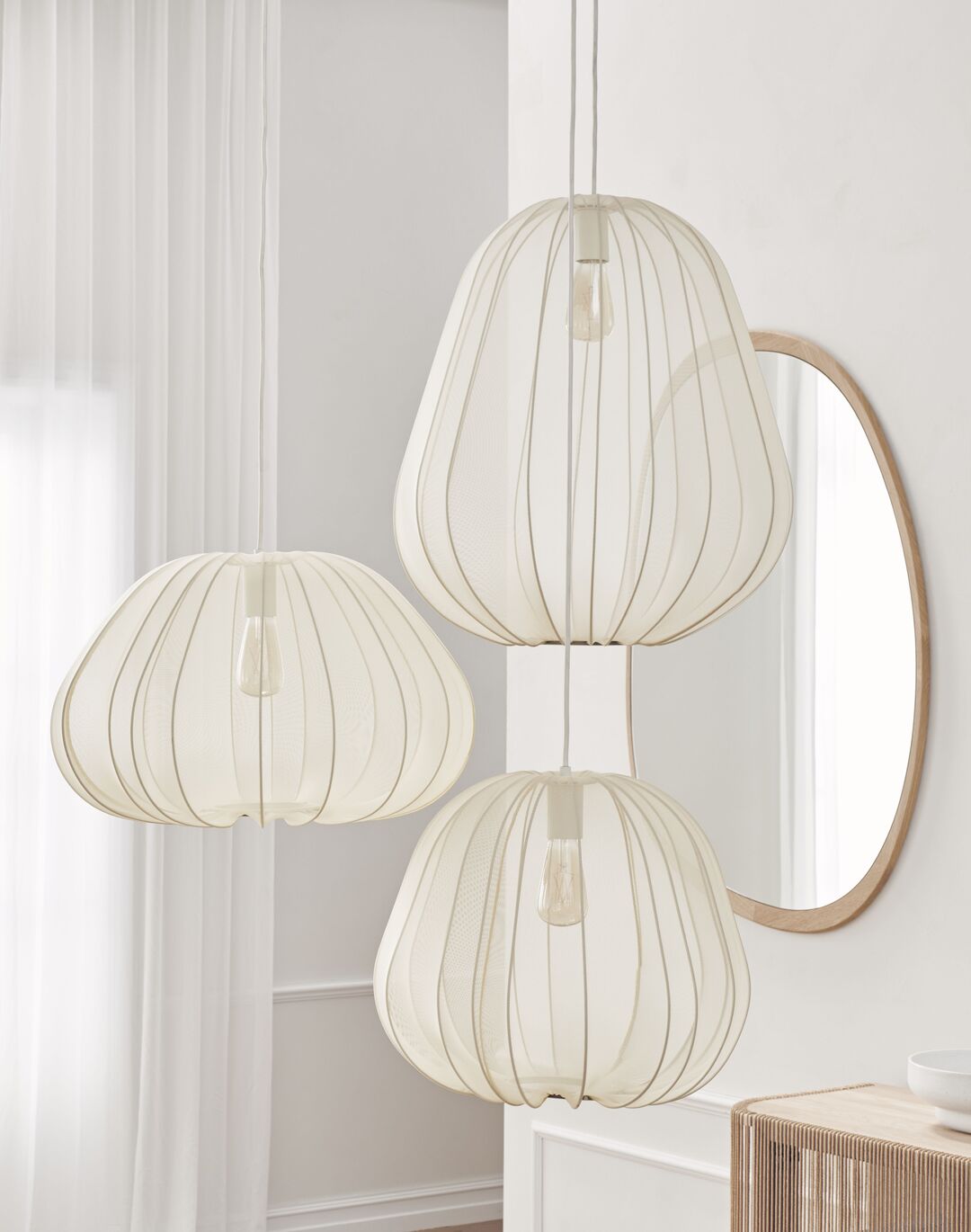 Ballon hanging lamp broken white