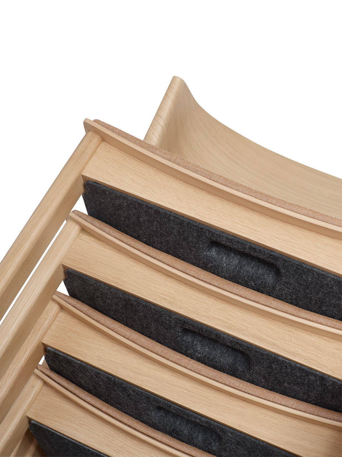 Personalisierbarer COVER Stuhl mit Eichenbasis