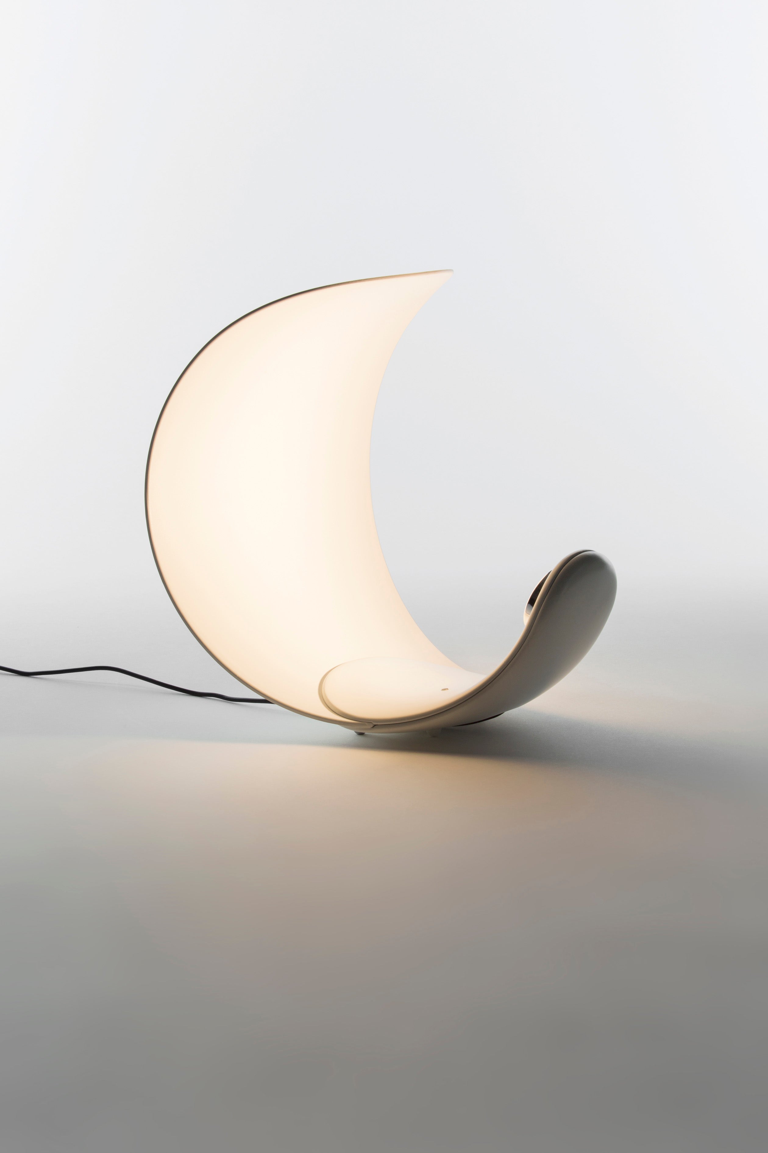 White curl table lamp