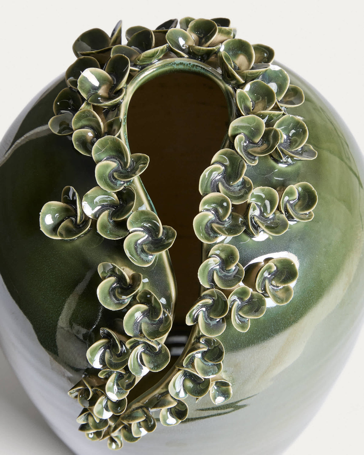 Wazon EDERIA oliwkowy ceramiczny – ujęcie 3