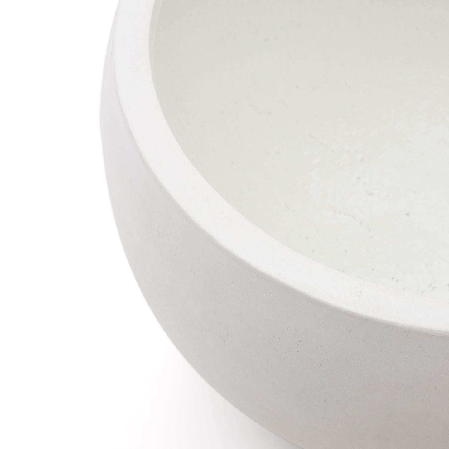 Doniczka GRAU biały cement La Forma    Eye on Design