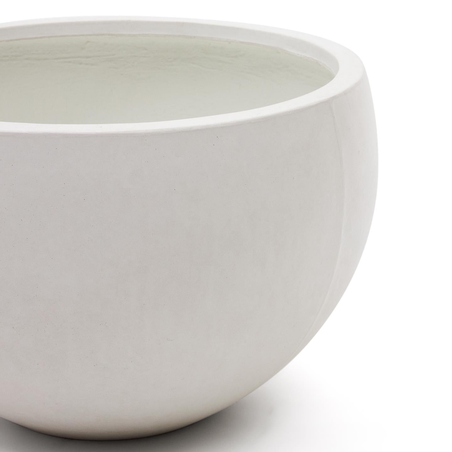 Doniczka GRAU biały cement La Forma    Eye on Design