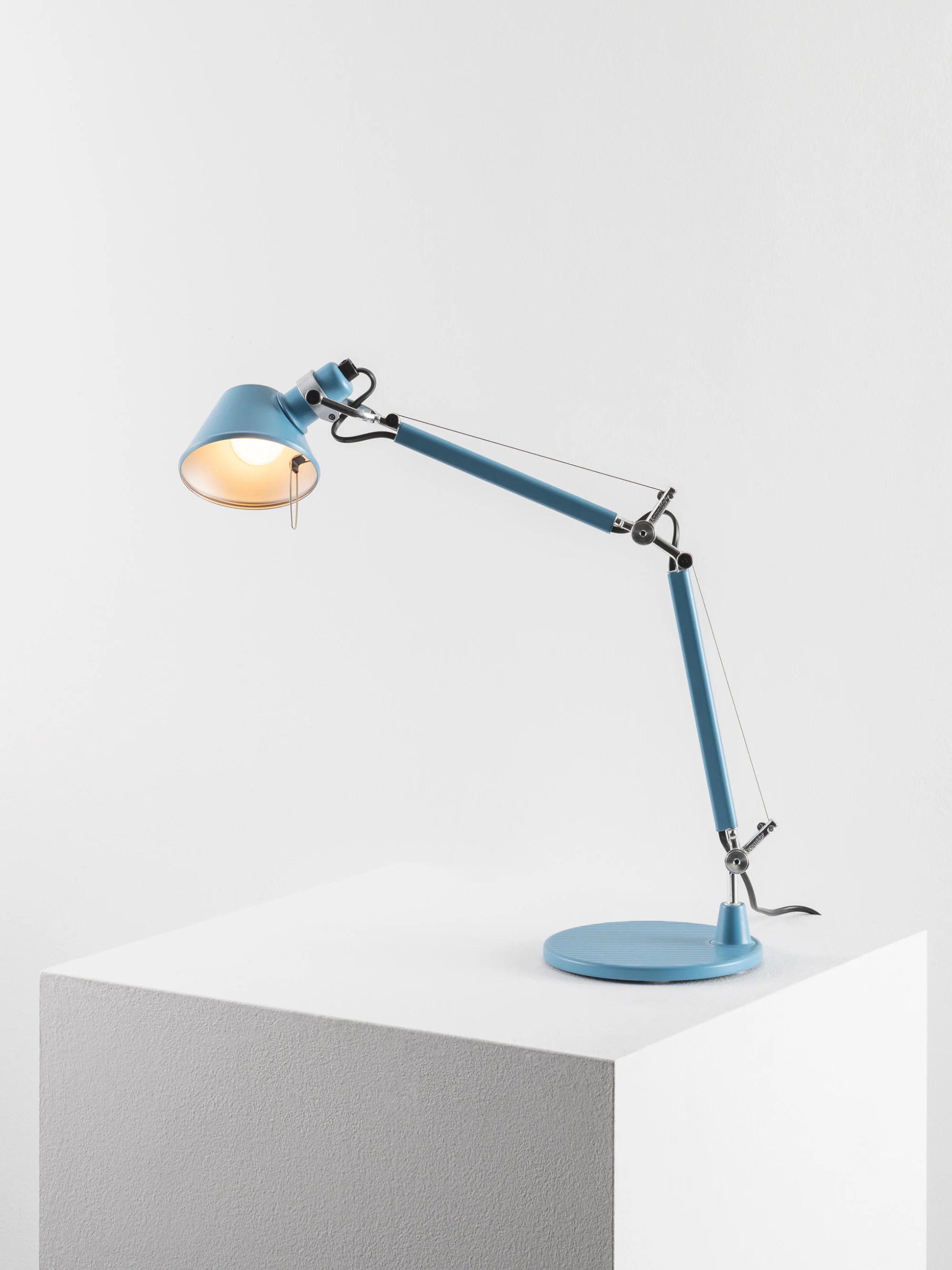 Verstellbare Schreibtischlampe TOLOMEO MICRO COLOR MATTE himmelblau