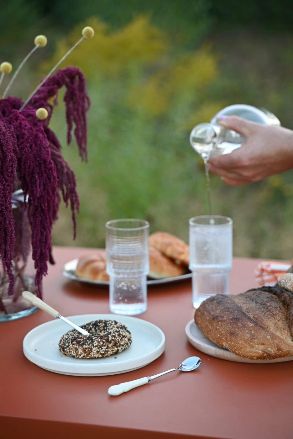 Kaffeetisch MOORT aus Stahl und Holz
