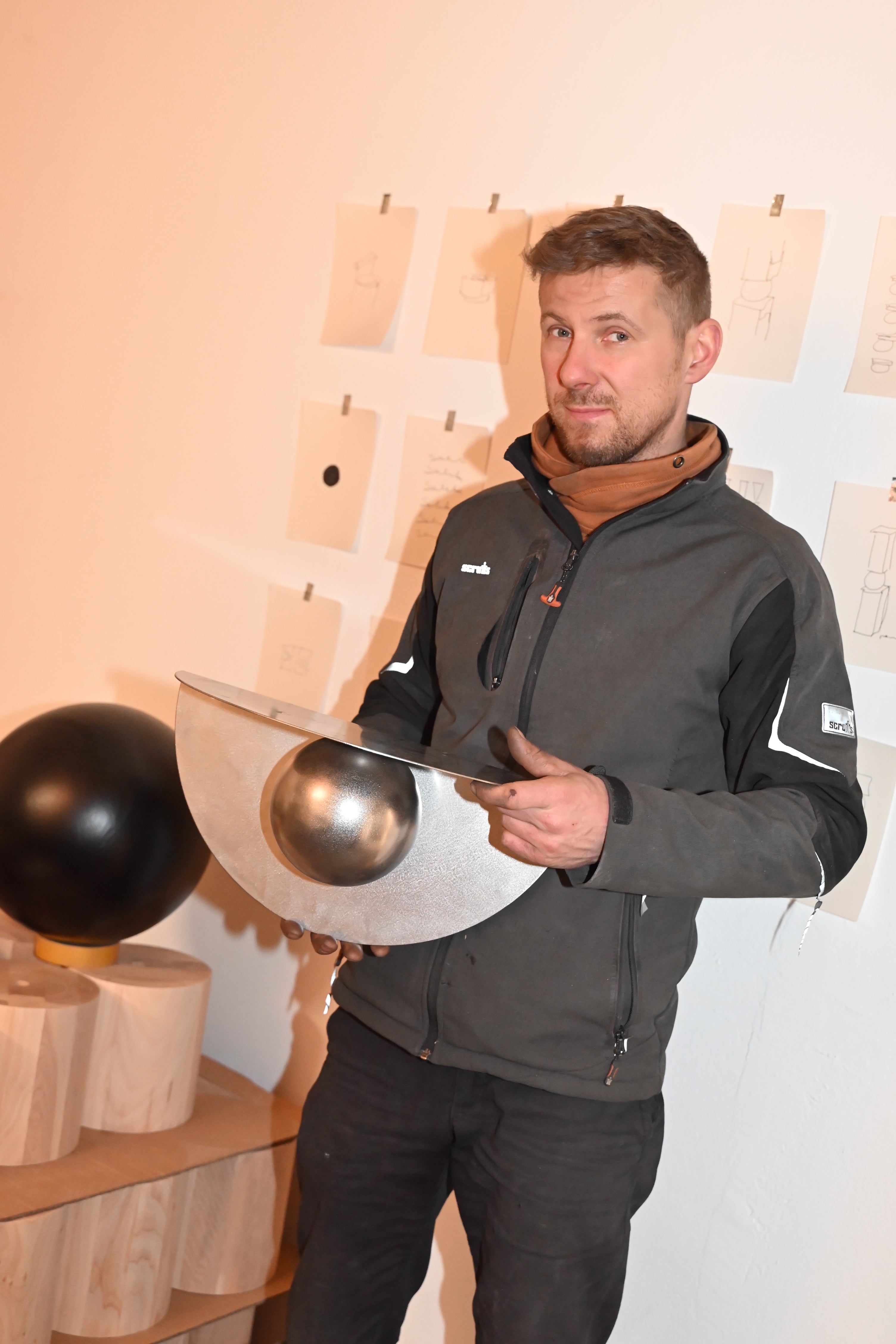 Wandregal POP aus Stahl und Holz