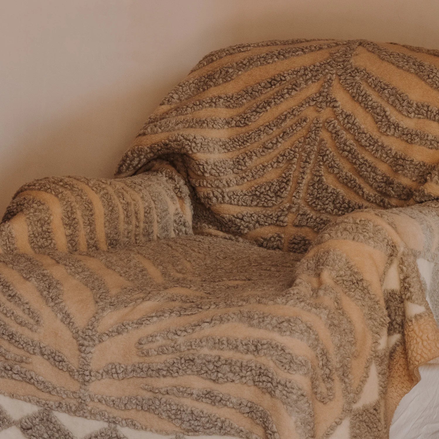 WILDCAT THROW Blanket Beige with Gray