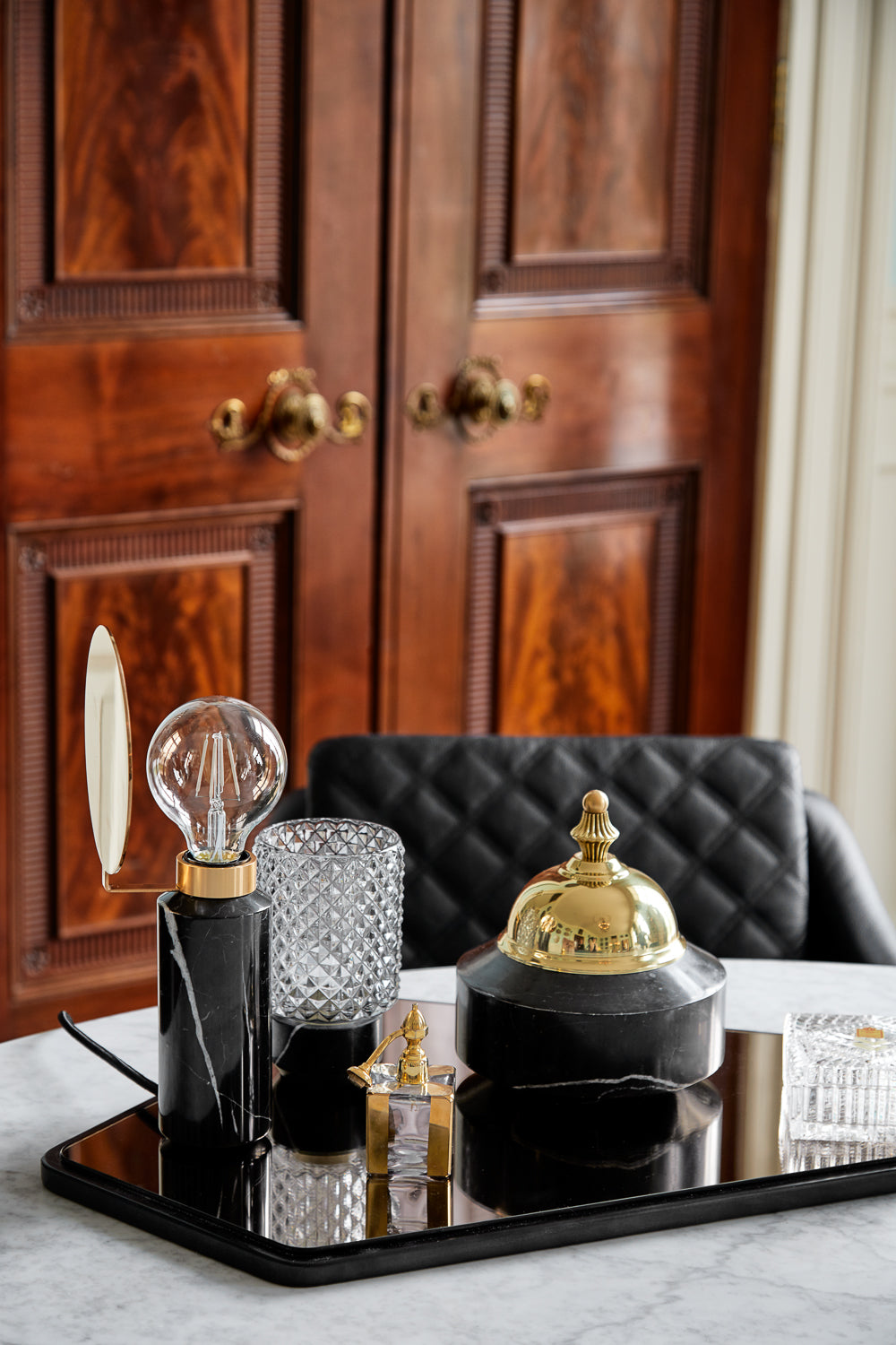 Tischlampe BLINDSPOT brauner Marmor mit messingfarbener Oberfläche [Amelia]
