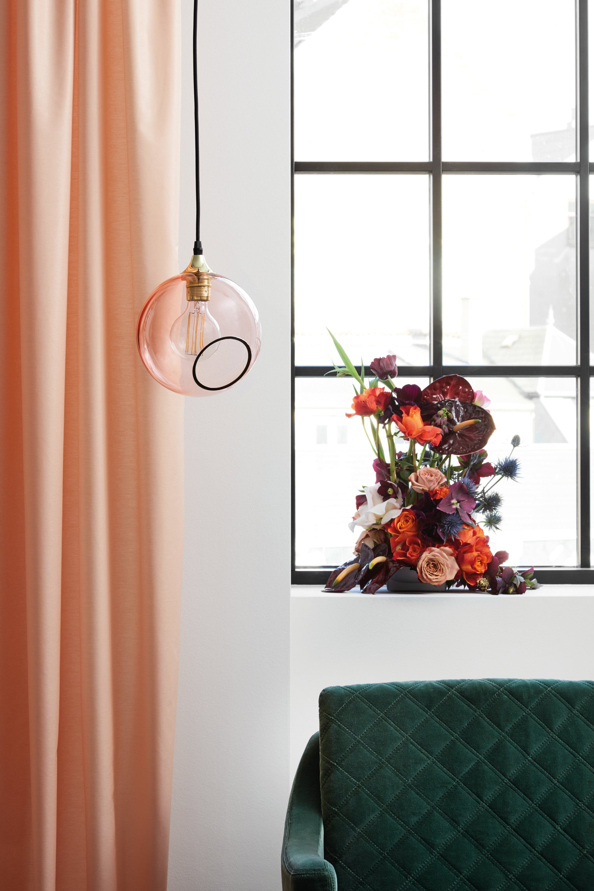 Pendelleuchte BALLROOM rosa mit goldener Veredelung