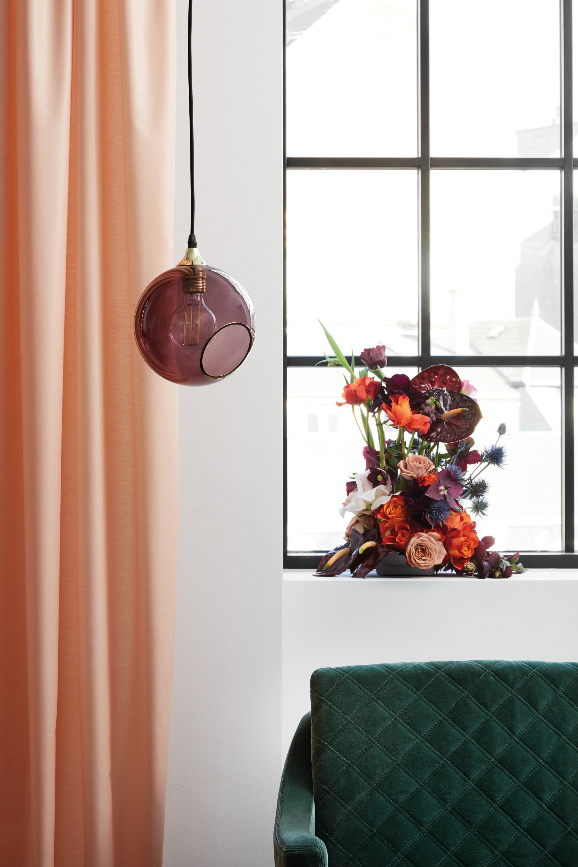 Pendelleuchte BALLROOM pflaume mit goldener Veredelung