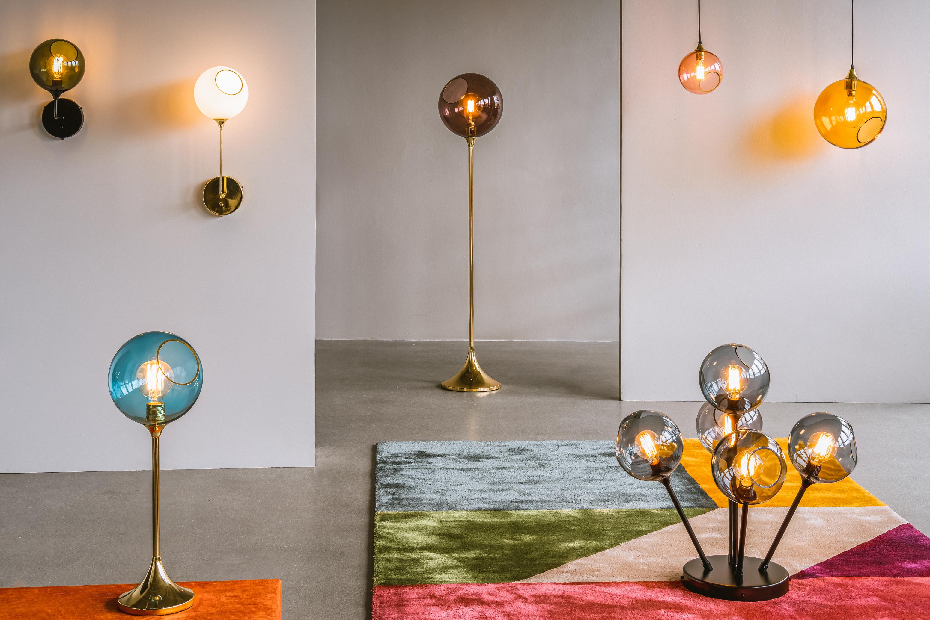 Wandleuchte BALLROOM mit weißem Glas und goldenem Sockel