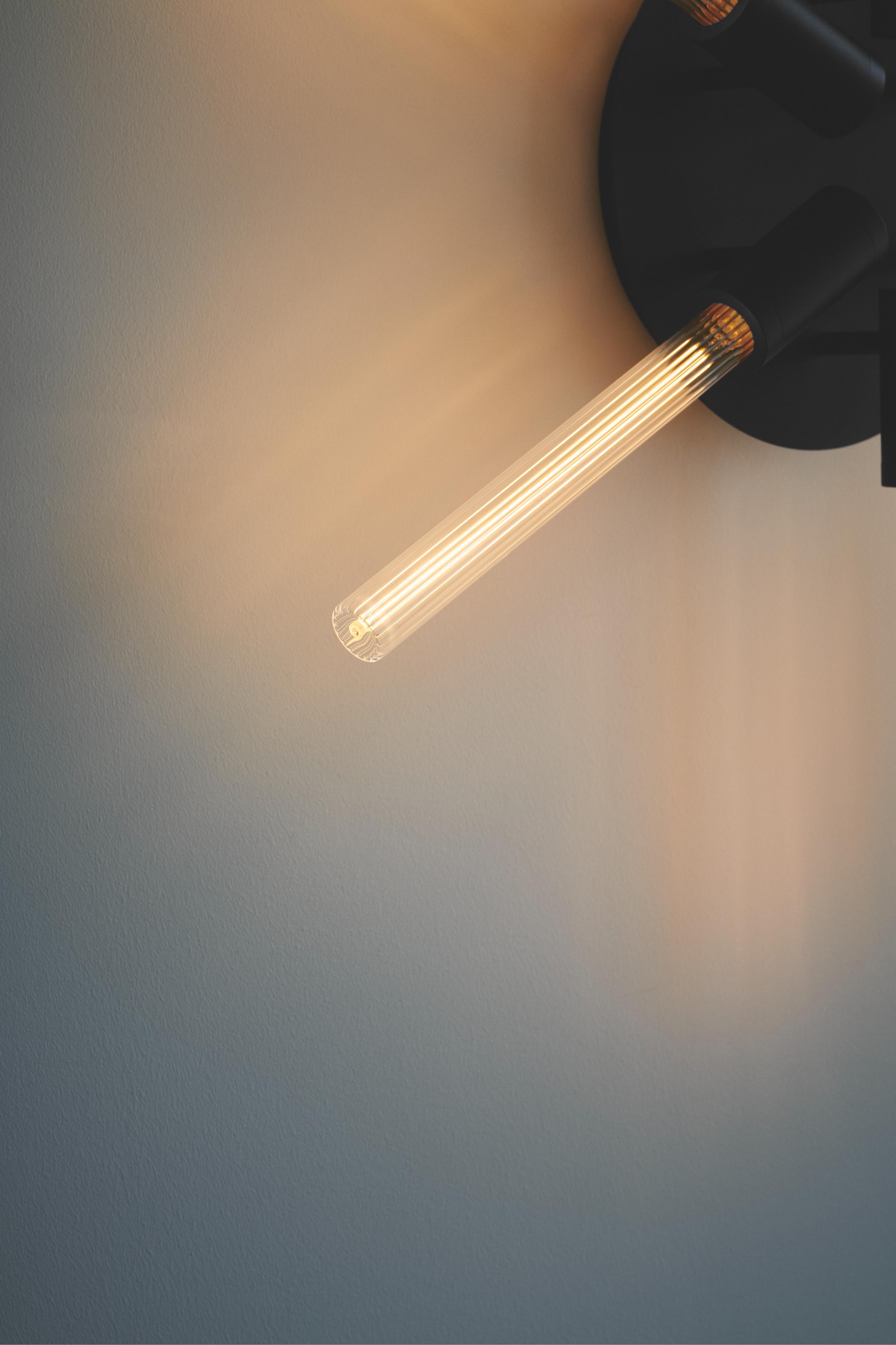 Plissee-Röhrenlampe mit Rillen