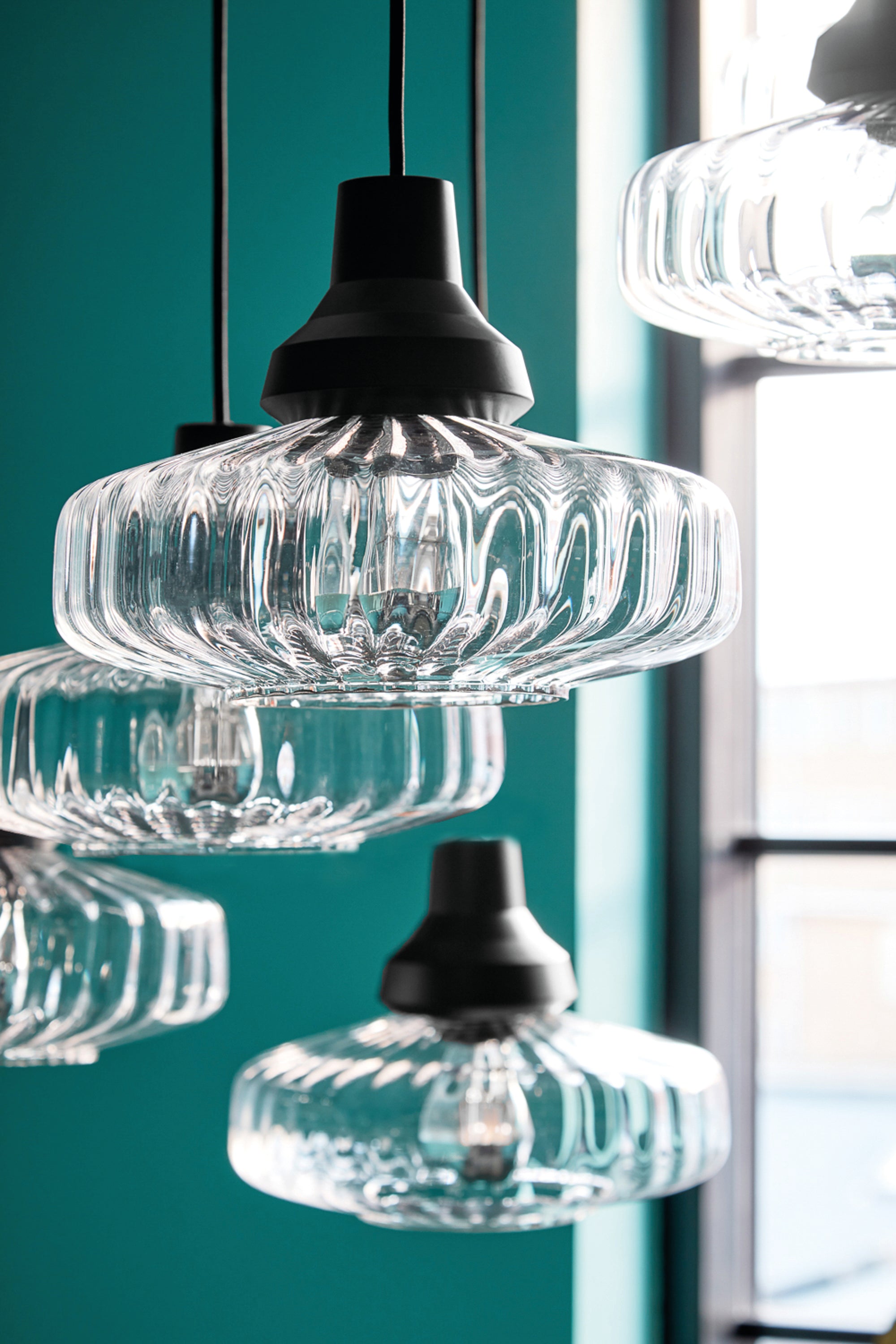 Pendelleuchte NEW WAVE OPTIC transparentes Glas mit schwarzem Finish