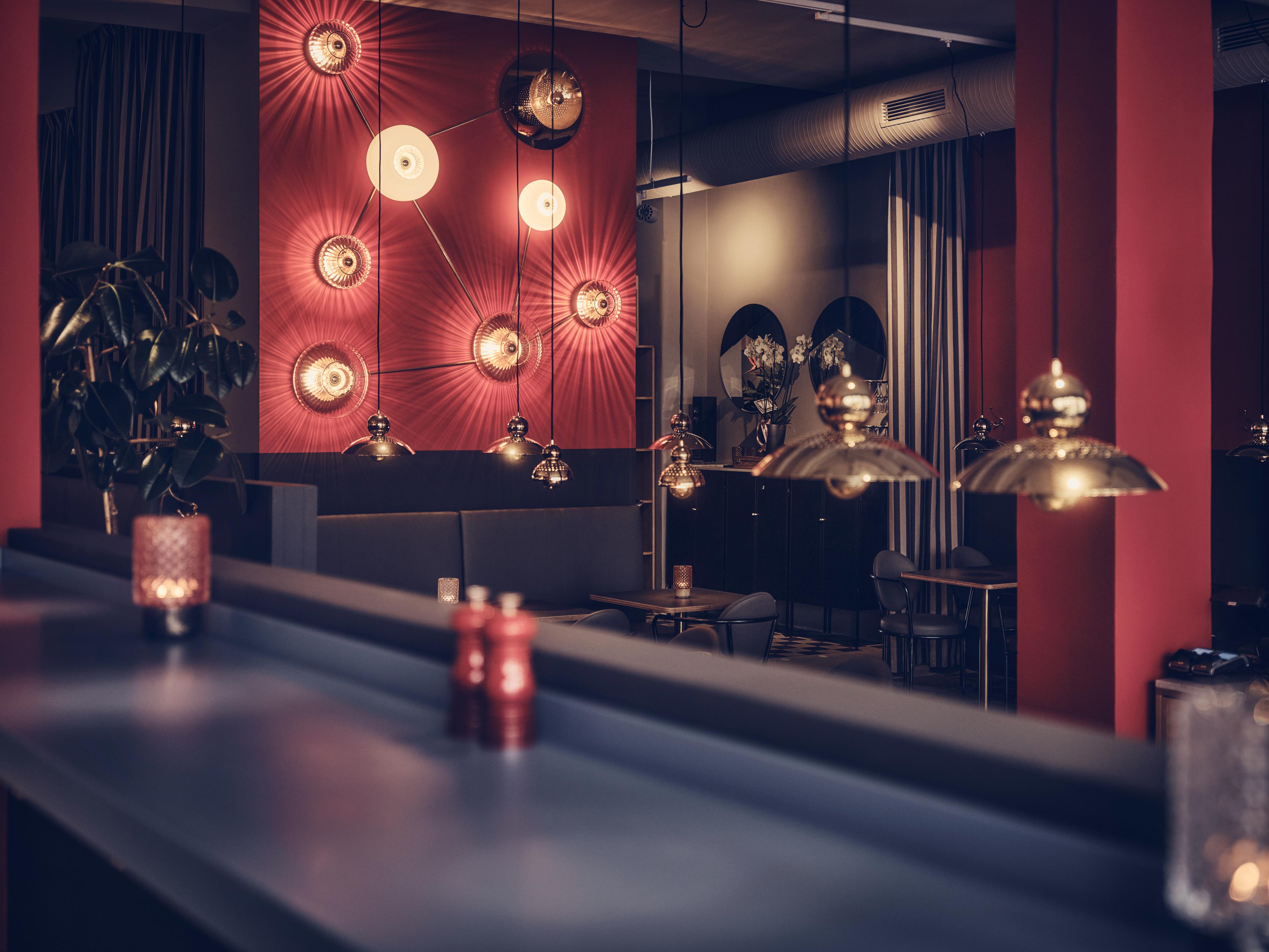 NEW WAVE OPTIC glass wall lamp