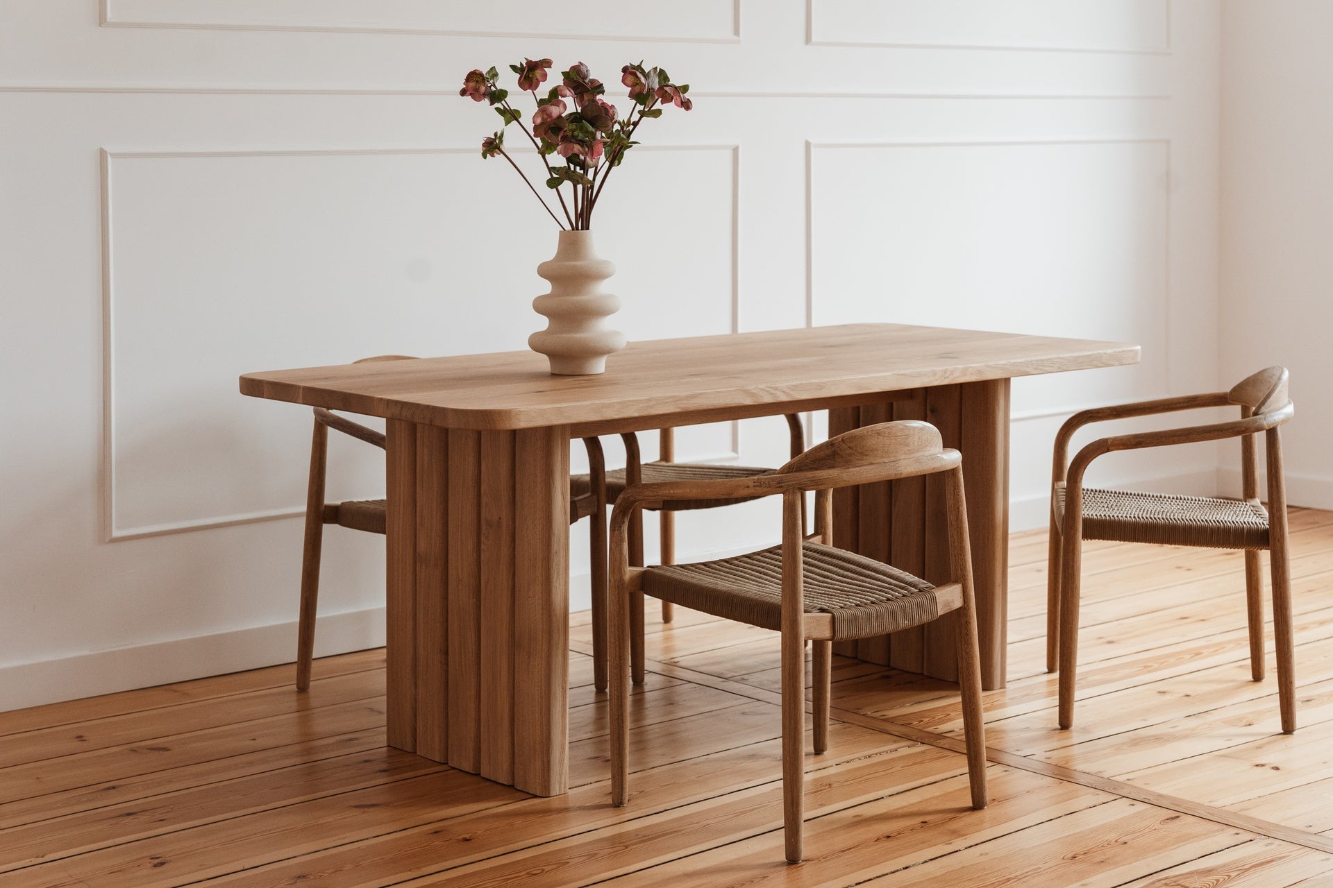 LEON Table in Oak Wood