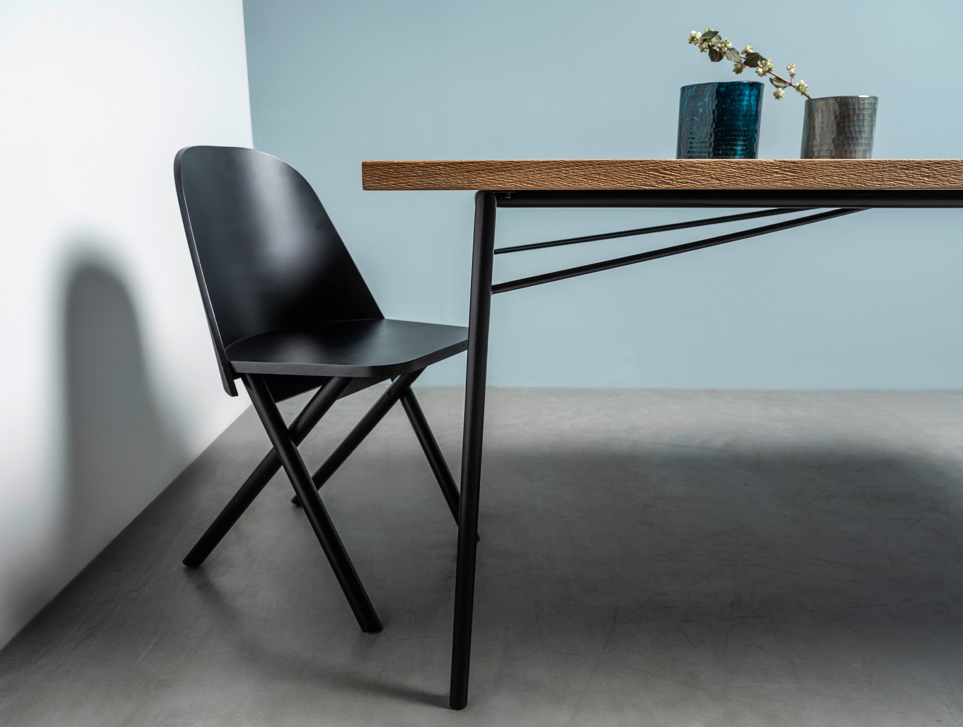 MARTIN brushed oak table top with black steel base