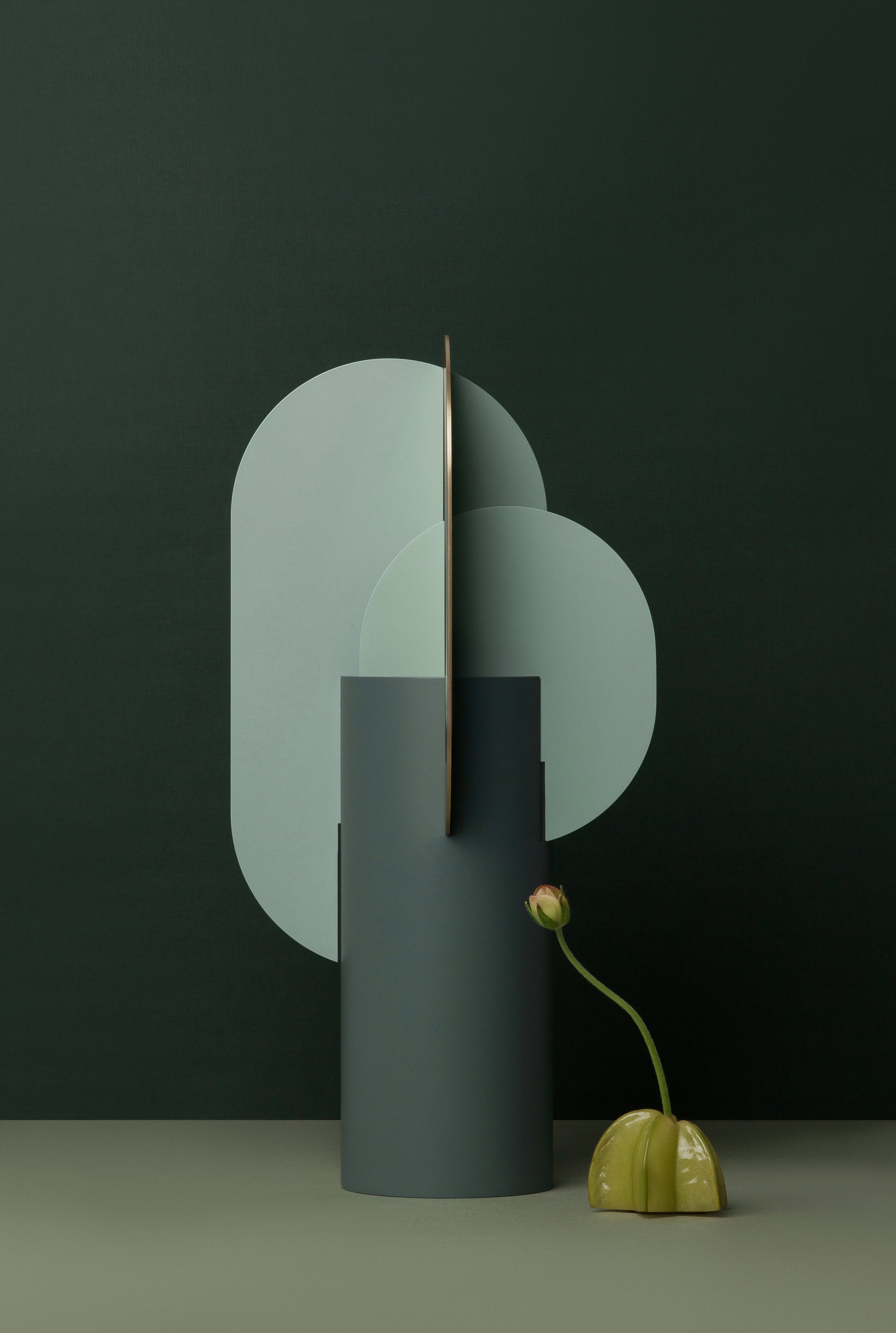 Vase EKSTER grün mit Messing