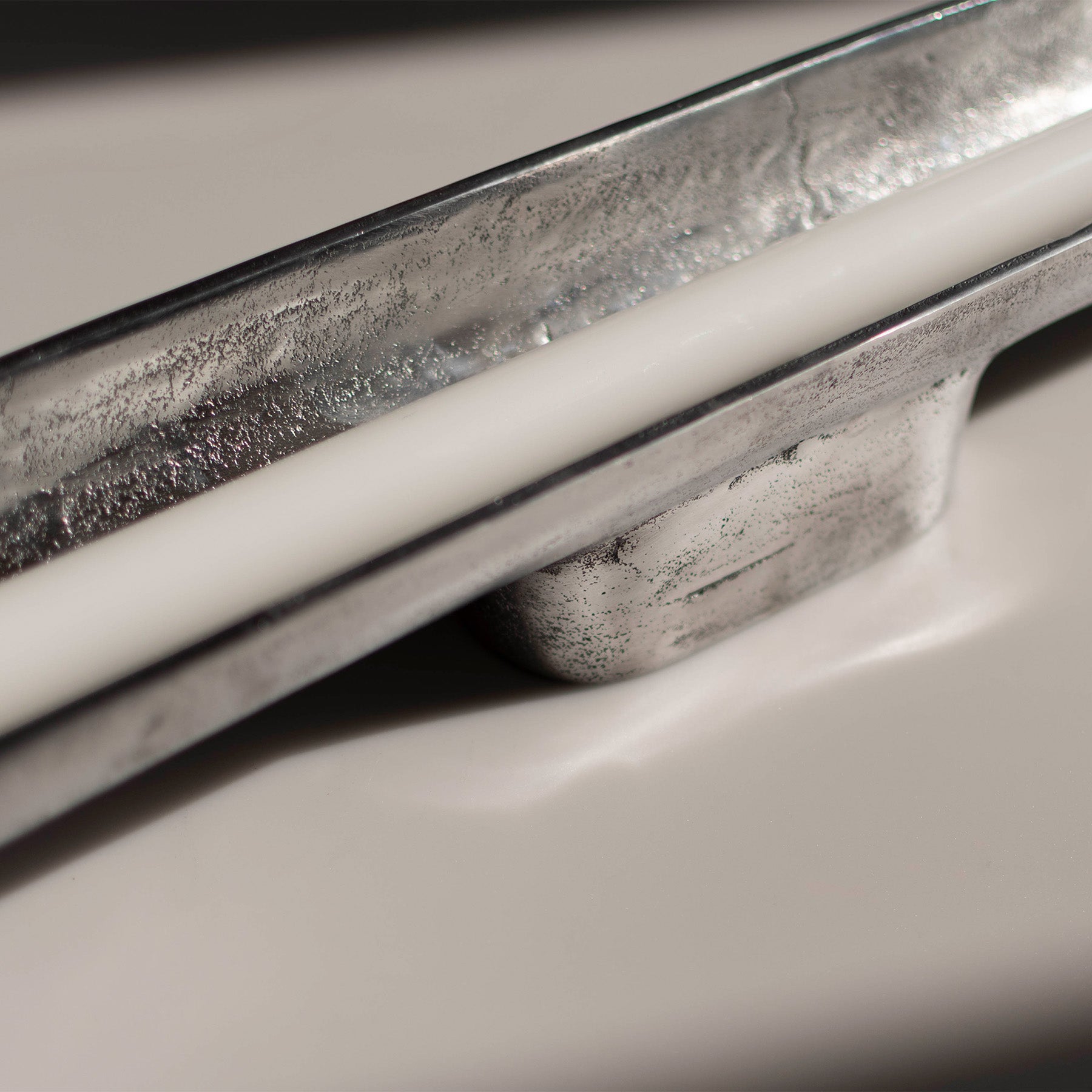 Kinkiet podłużny NURT aluminium