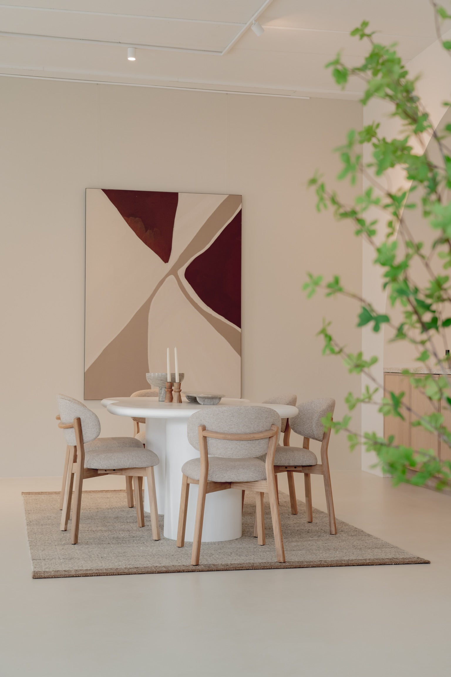 Stuhl MIKKY taupe mit Eichenbasis