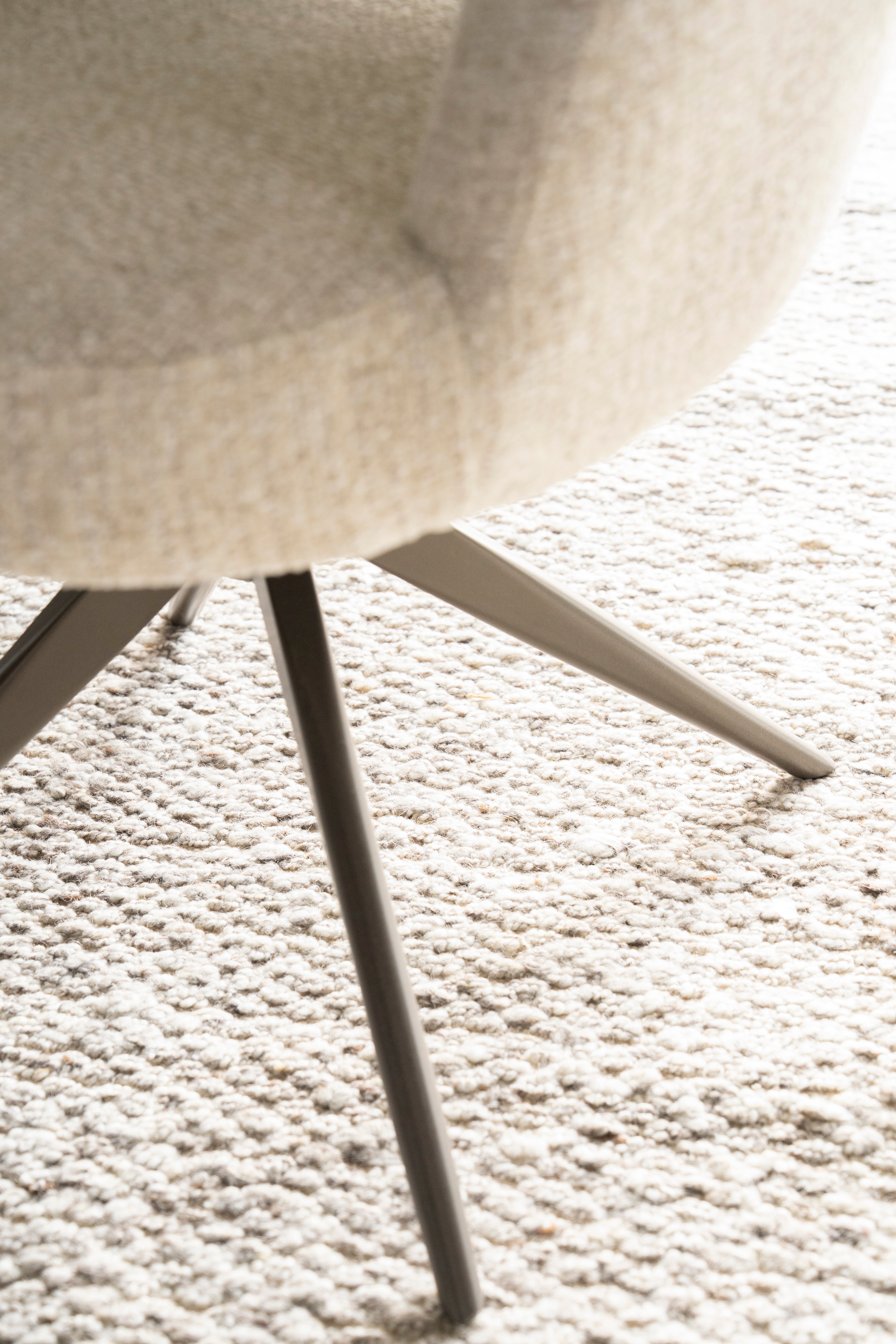 Drehstuhl ALISSA beige mit dunkelbraunem Fußteil