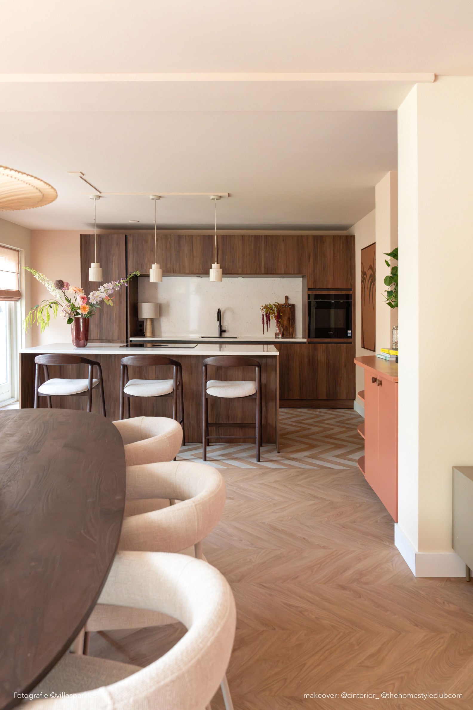 RAYVEN Stool dark ash wood