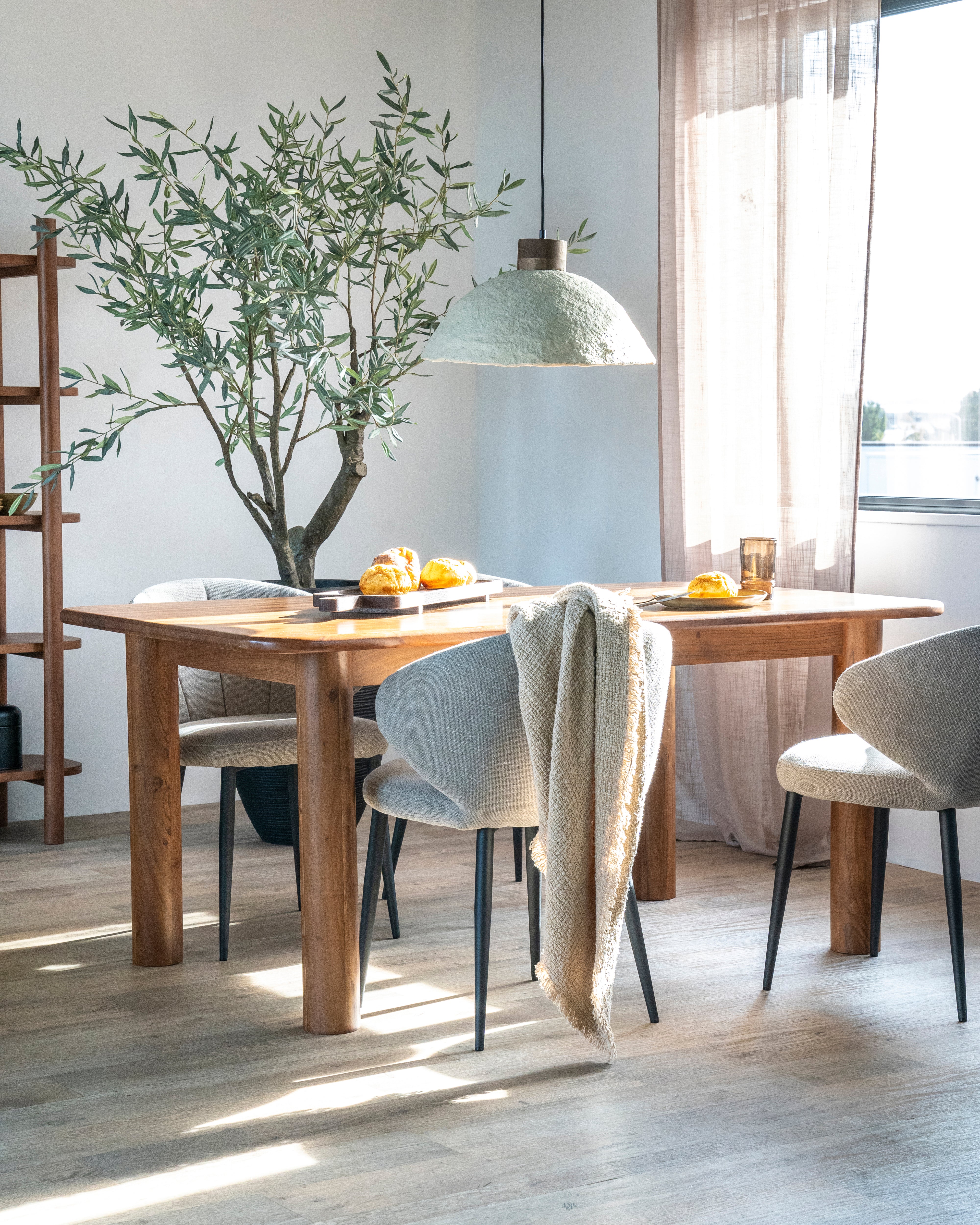 Tisch JULIAN Akazienholz