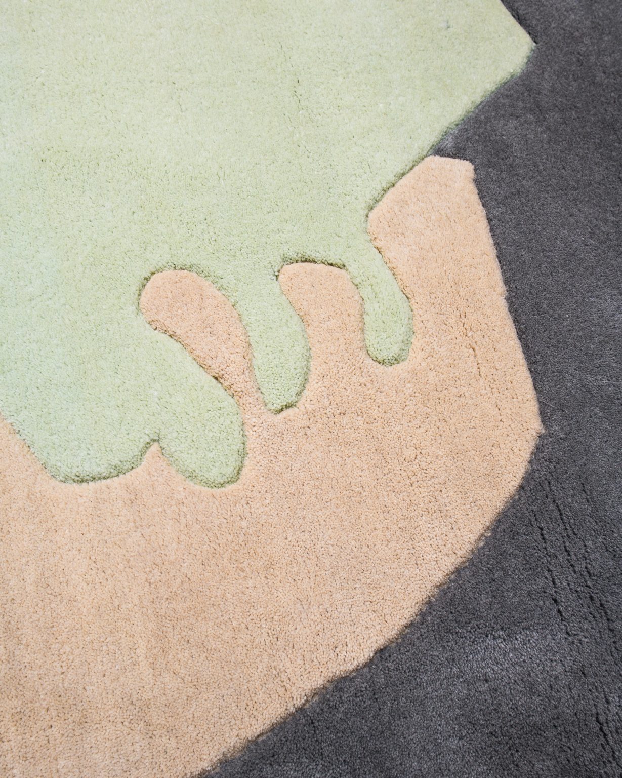 Asymmetrischer Dekorationsteppich FUSION grün mit grau