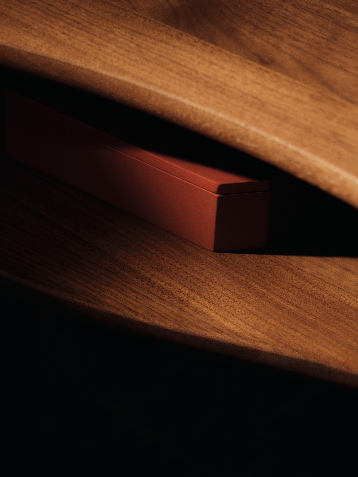 Konsole FEVE Nussbaumholz