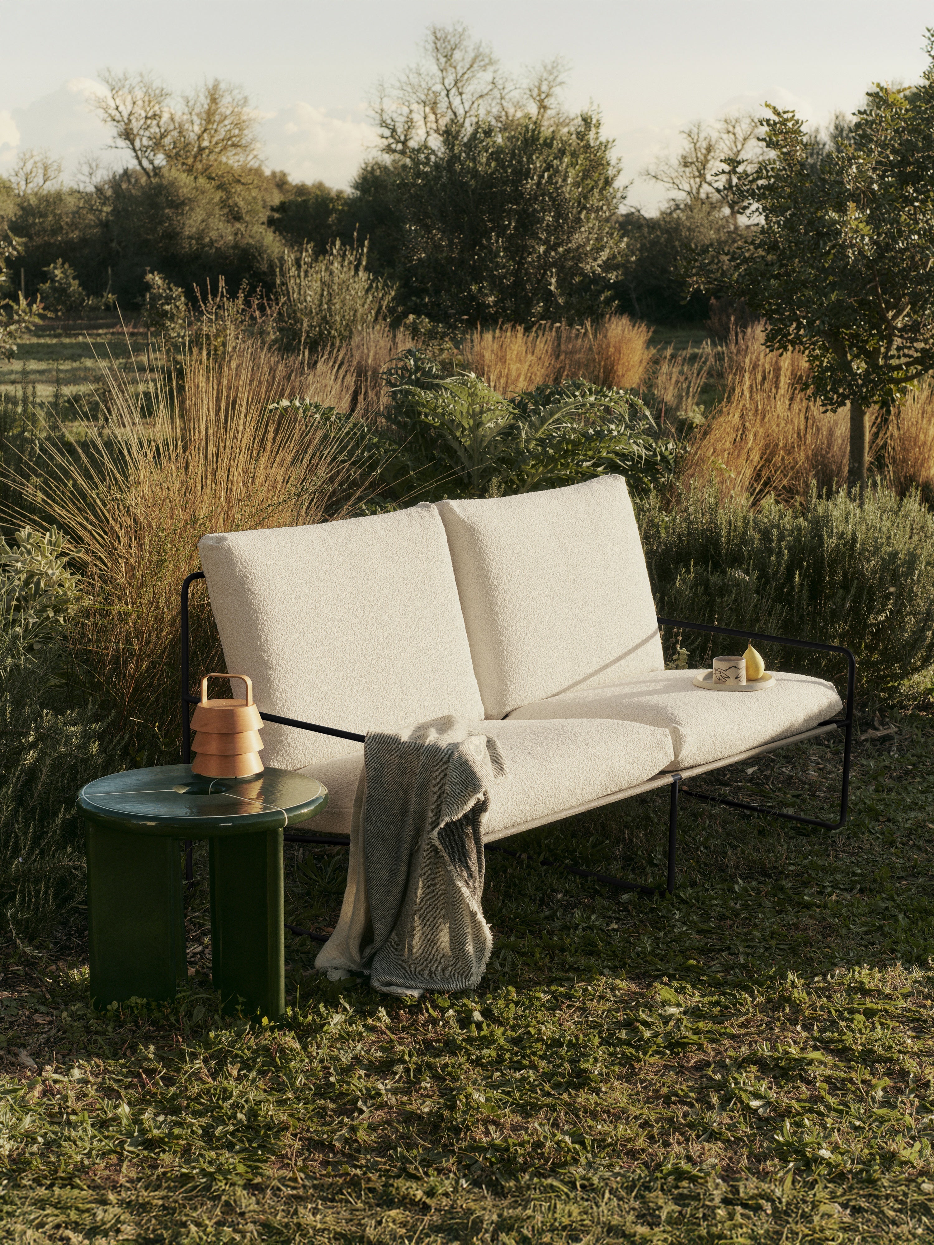 2-seater outdoor sofa DESERT broken white with black base