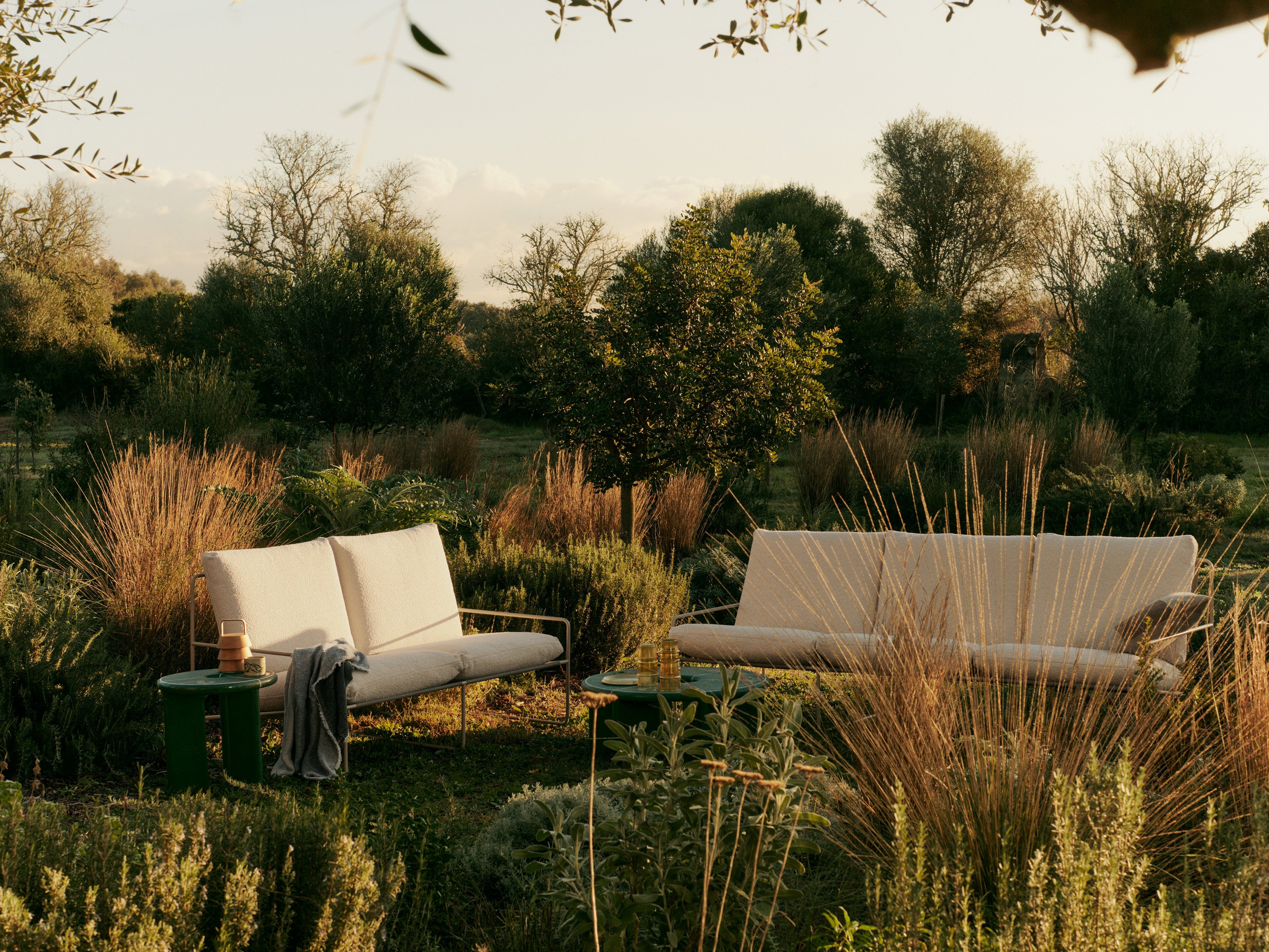 2-seater outdoor sofa DESERT broken white with beige base