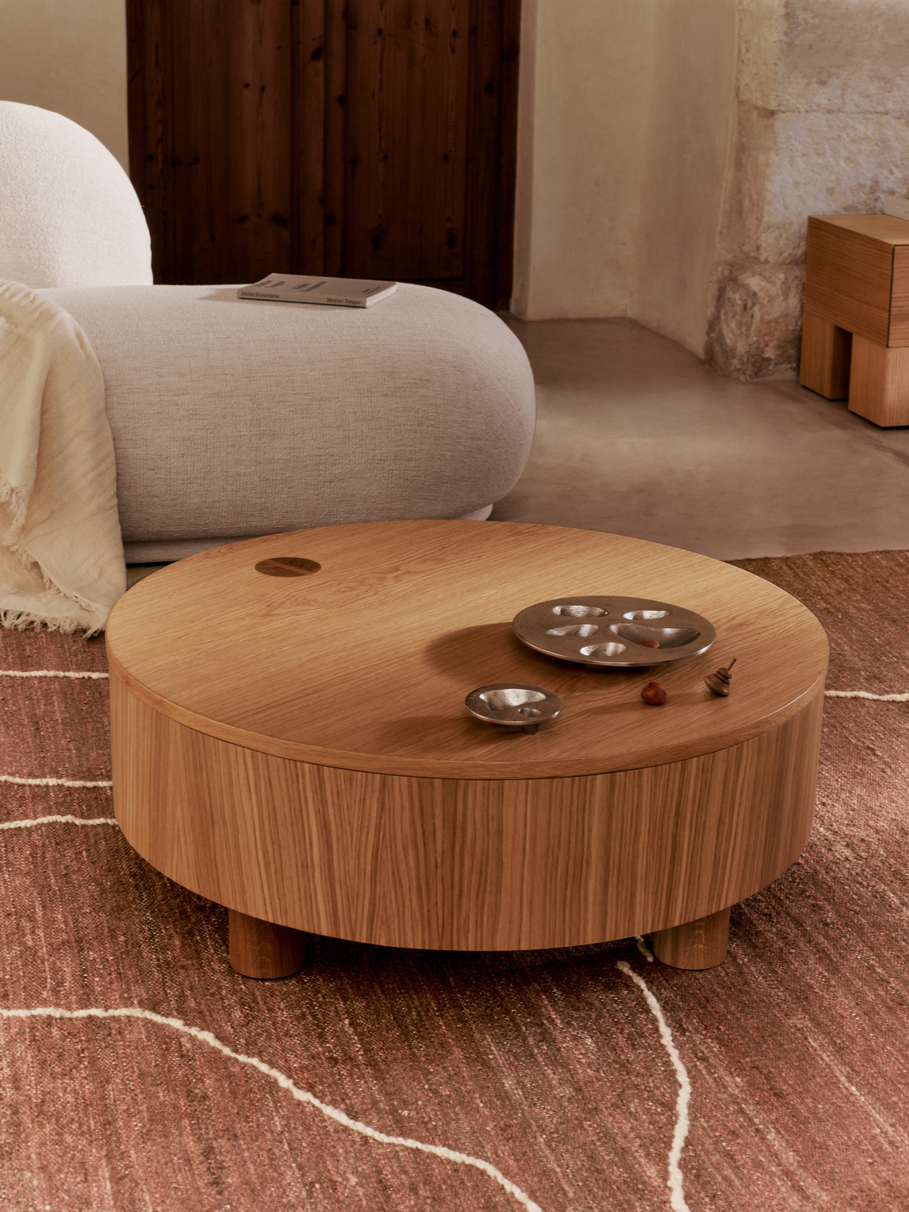 OLLES table with oak veneer finish