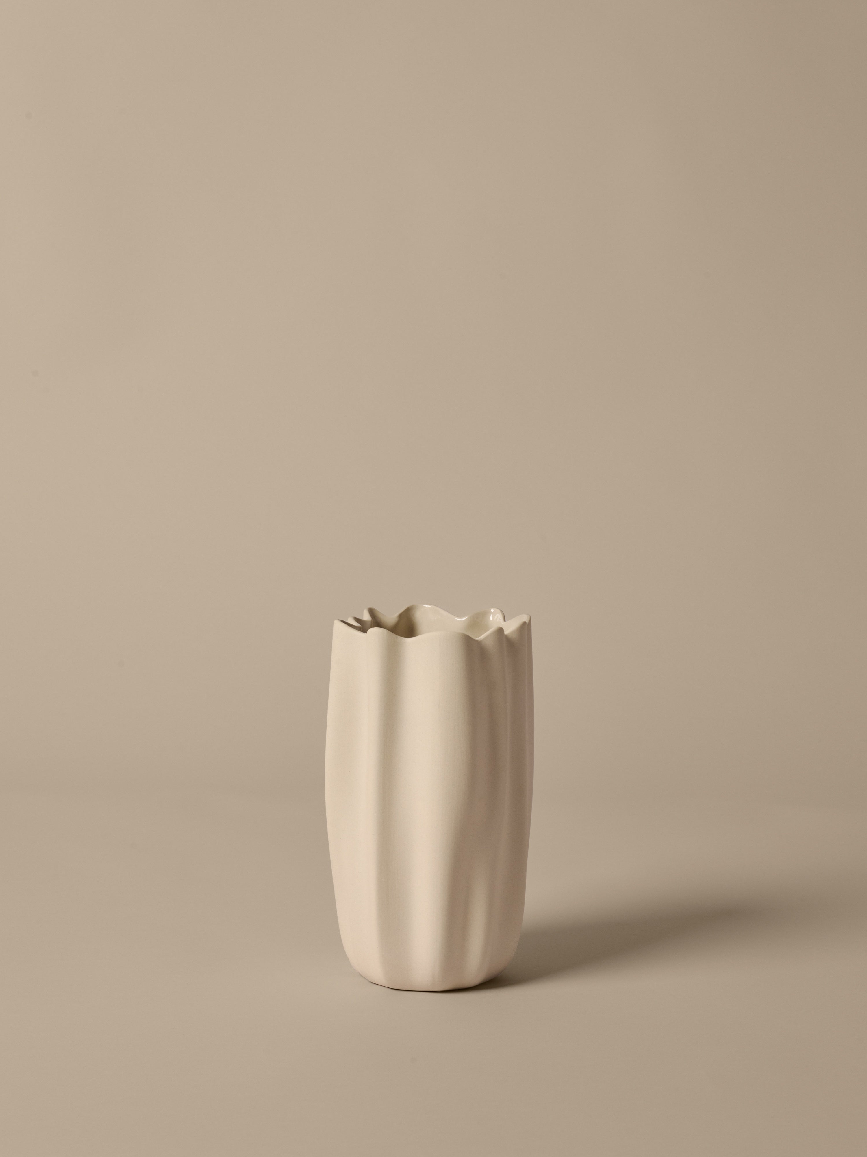 Vase NIUM gebrochenes Weiß