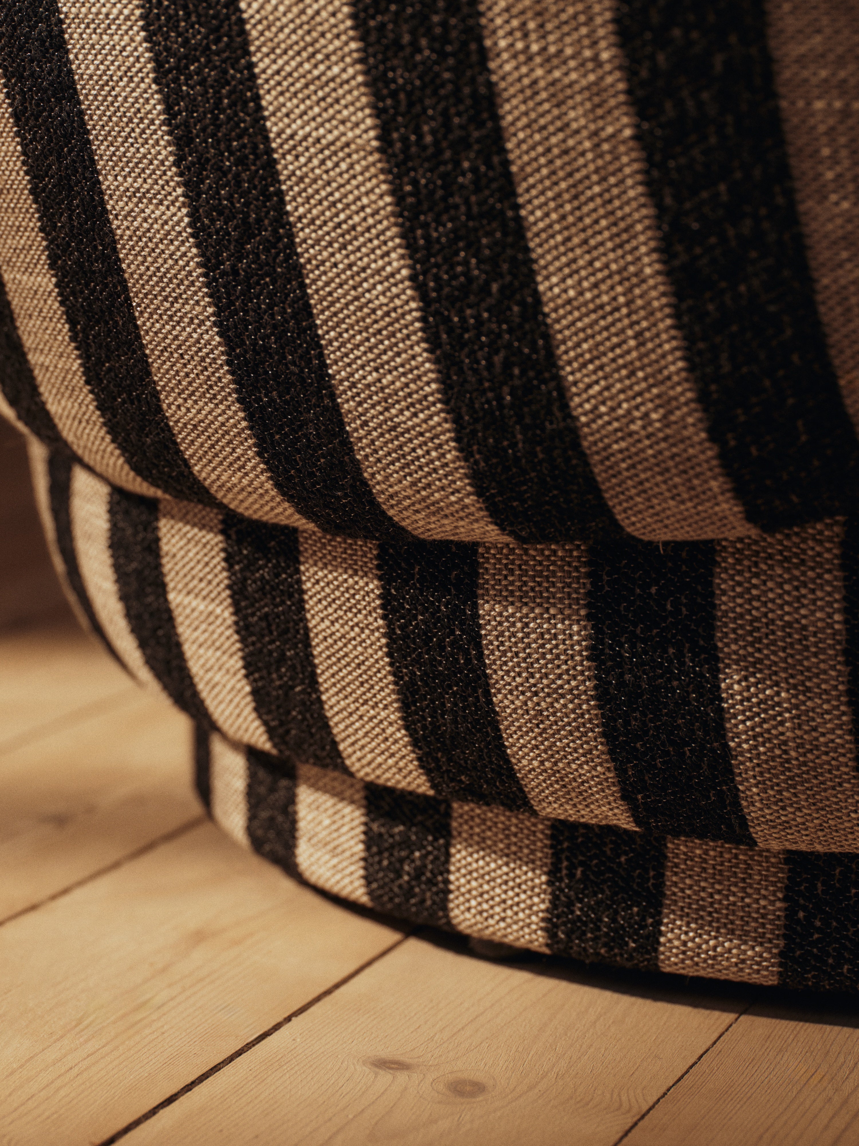 Sessel RICO PICCOLO Louisiana schwarz mit sandfarbenem Bezug