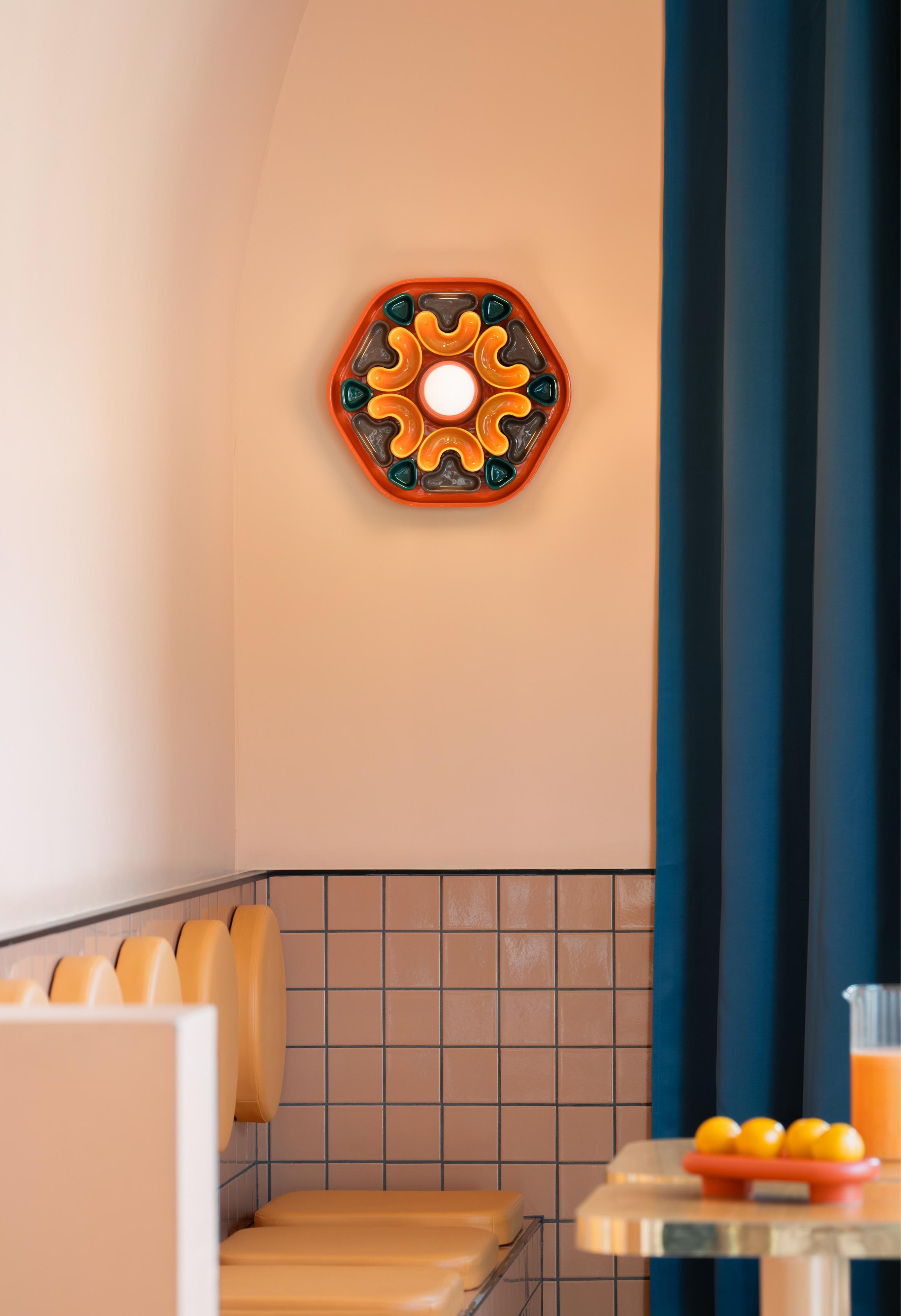 Wandleuchte aus Keramik PHYTIA orange mit Gelb, Braun und Grün