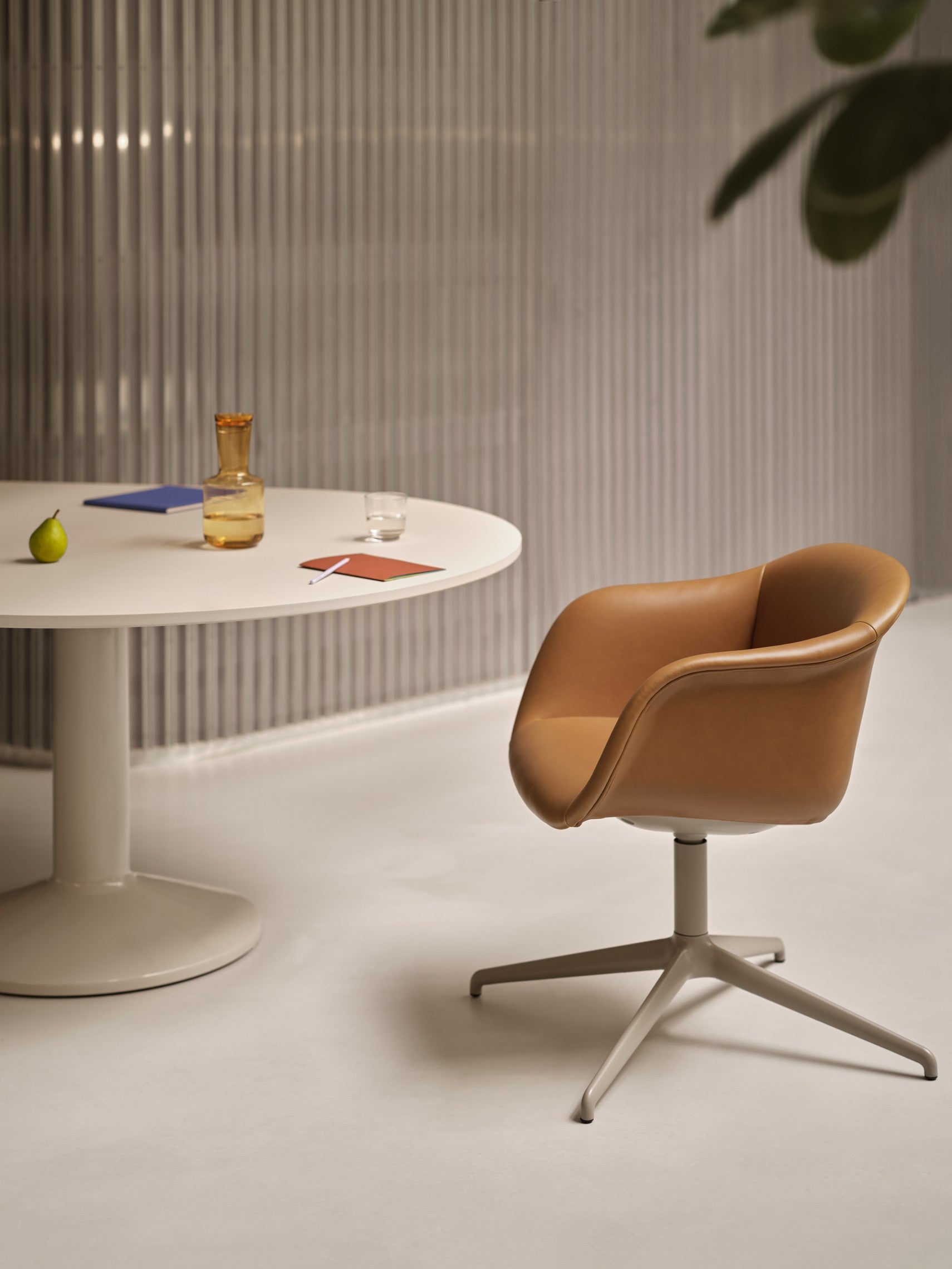 FIBER SOFT customizable swivel chair with armrests