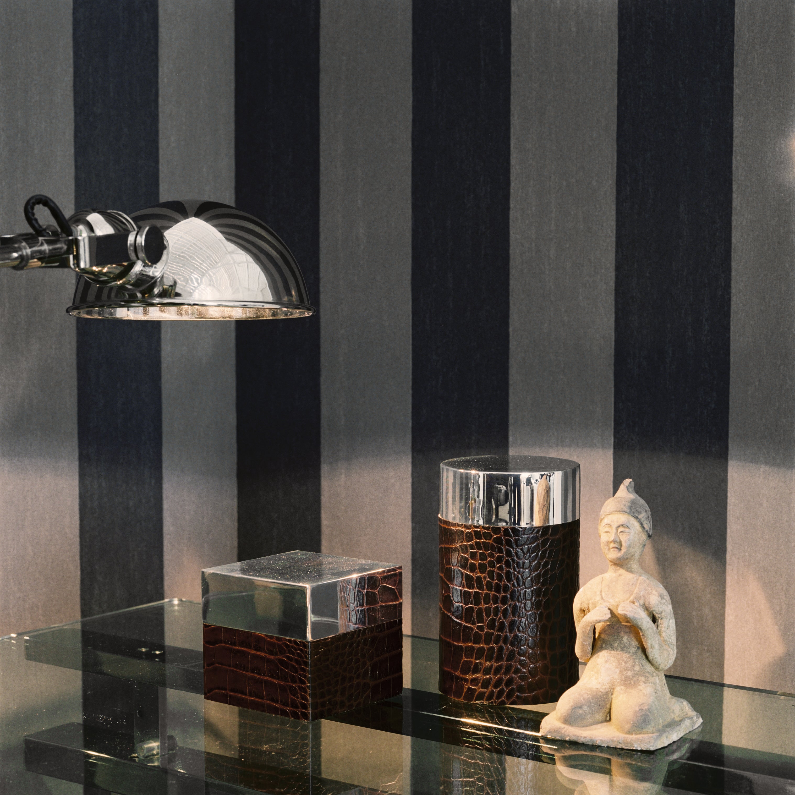 Strukturierte Tapete, die Leinwand im Streifenmuster im Farbton Sand mit Beige imitiert