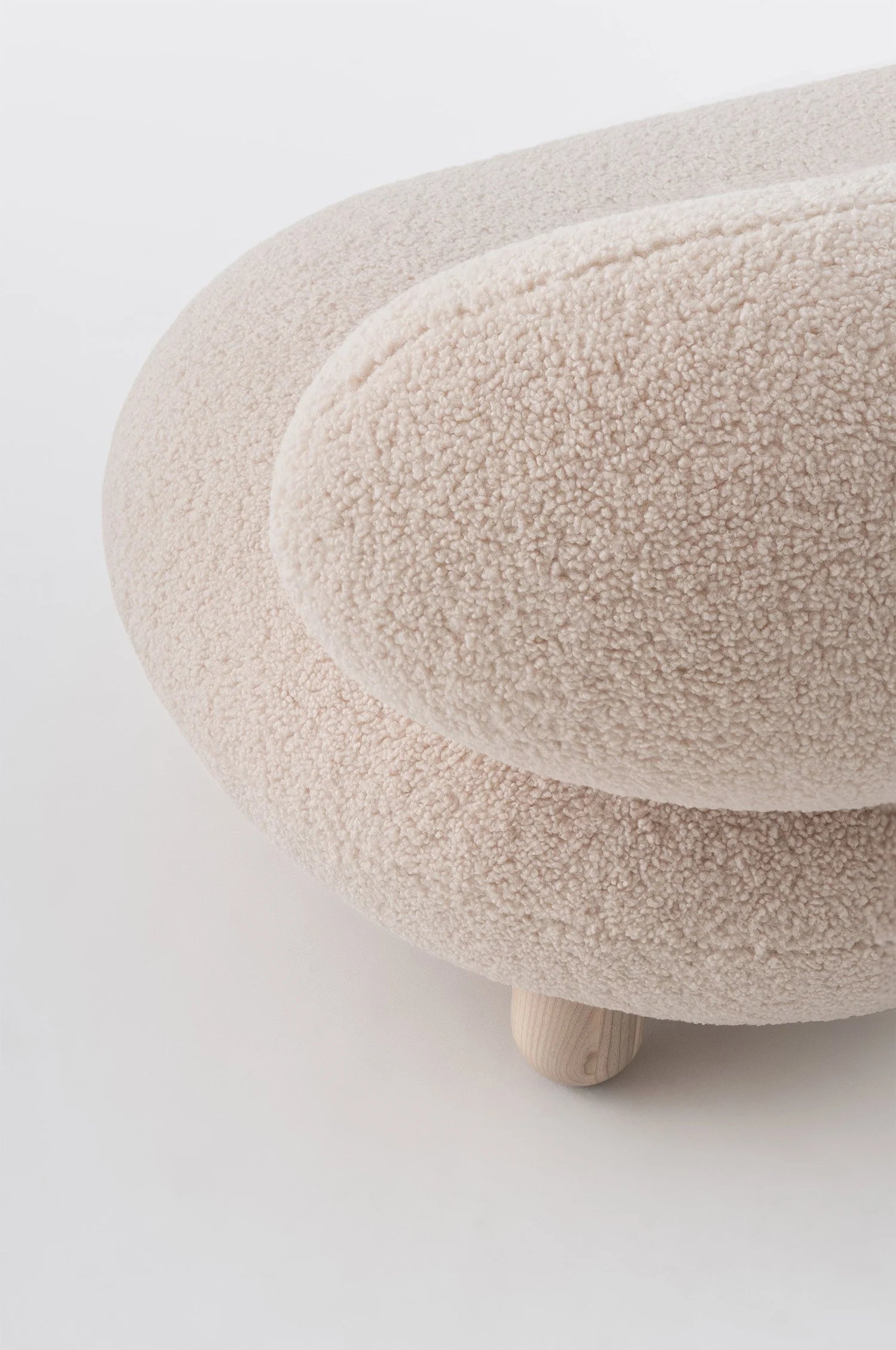 Sofa FLOCK gepolstert mit Holzgestell