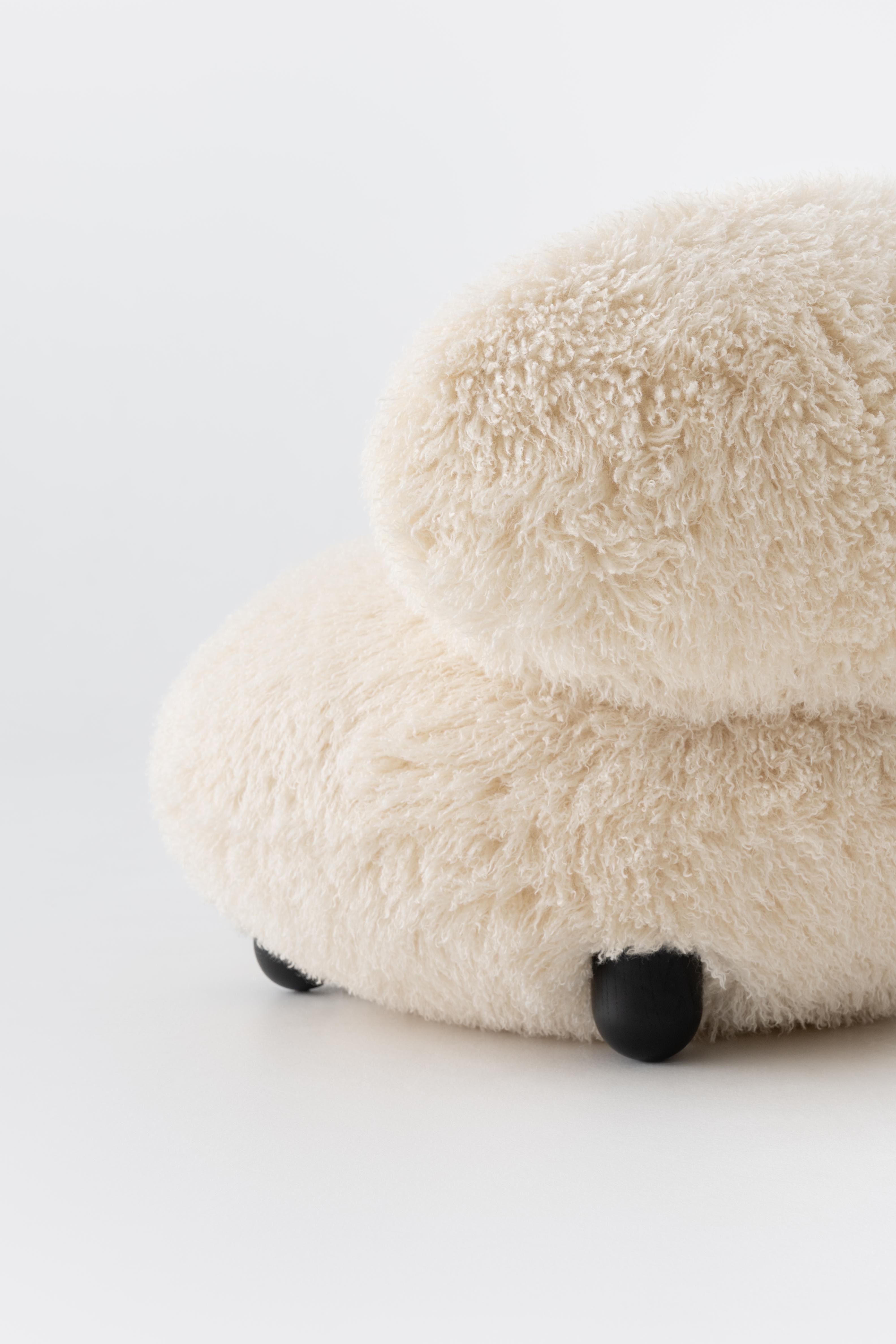 Sessel FLOCK - FLUFFY EDITION Kunstfell mit Holzuntergestell