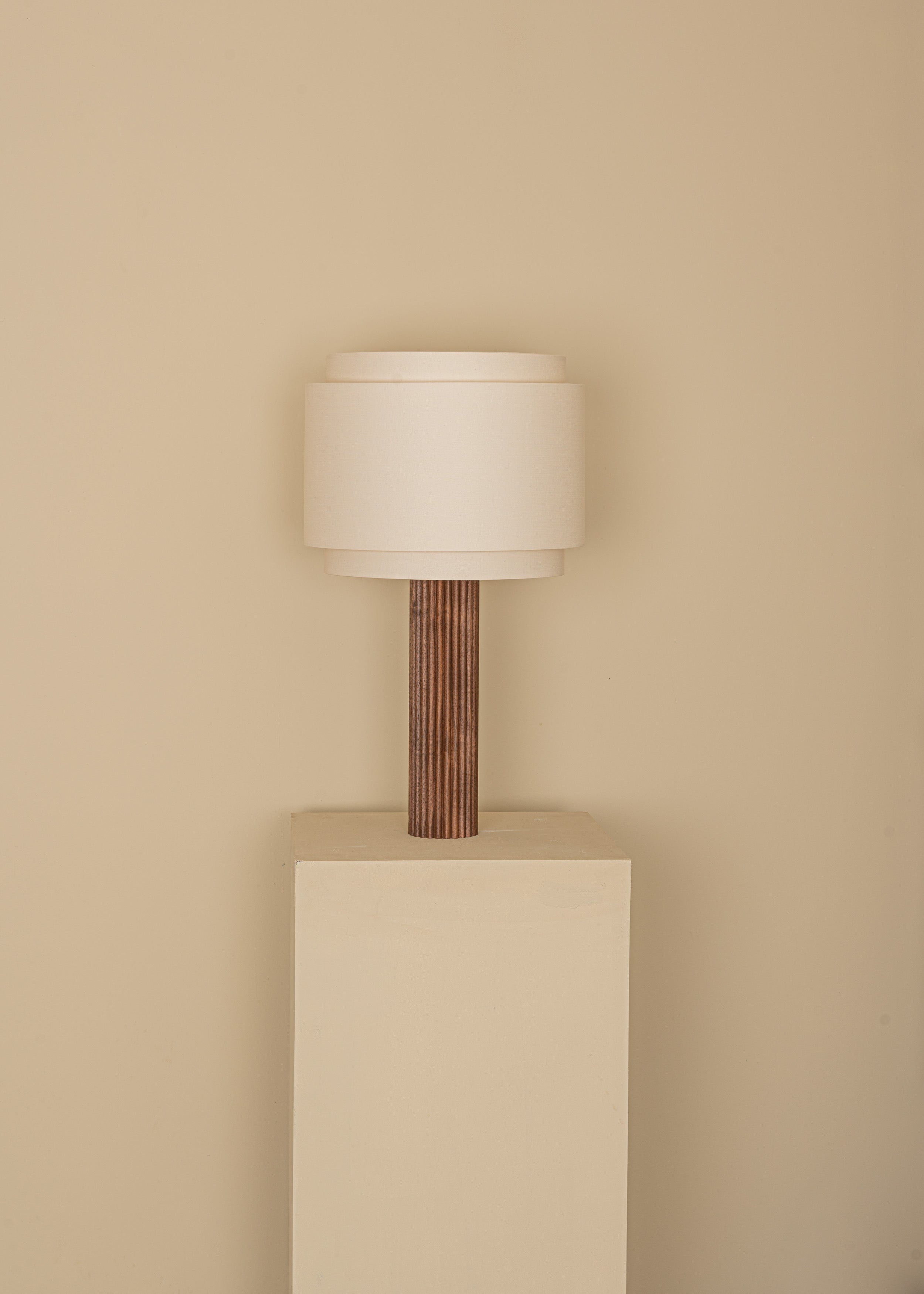 Tischlampe FLUTA Nussbaumholz