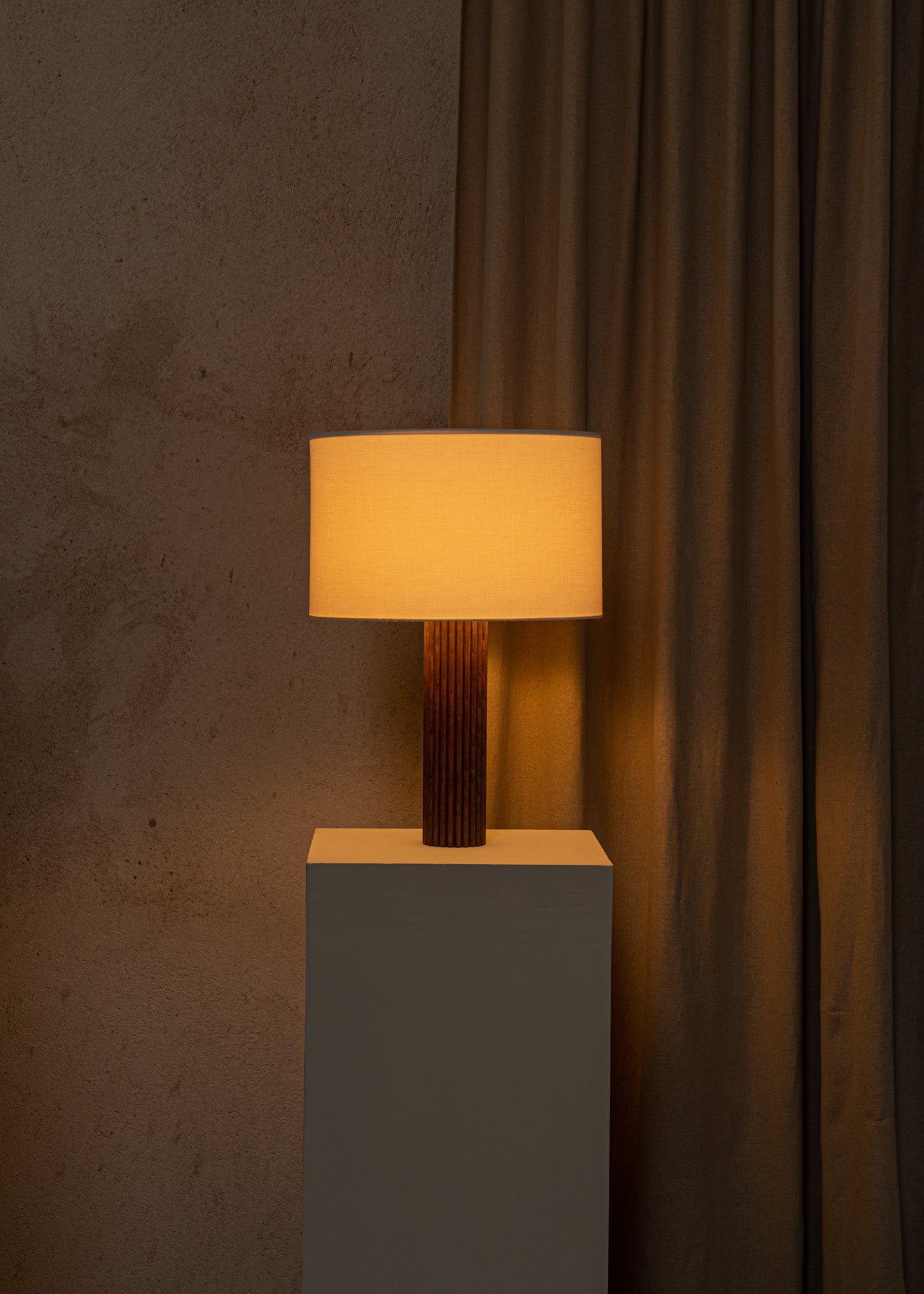 Tischlampe FLUTA Nussbaumholz
