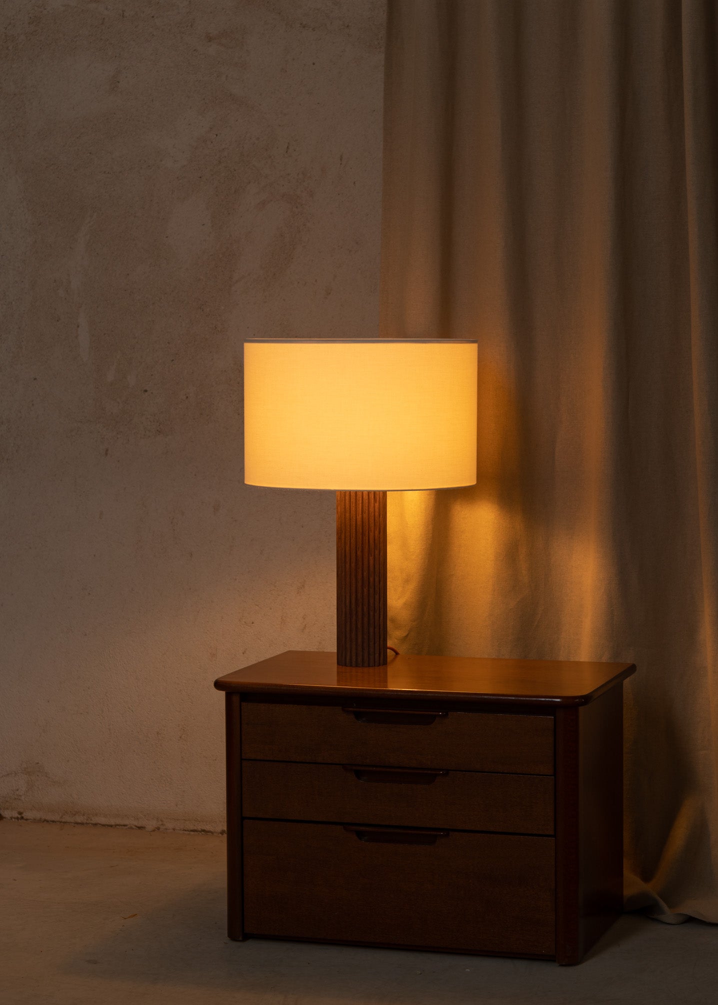 Tischlampe FLUTA Nussbaumholz
